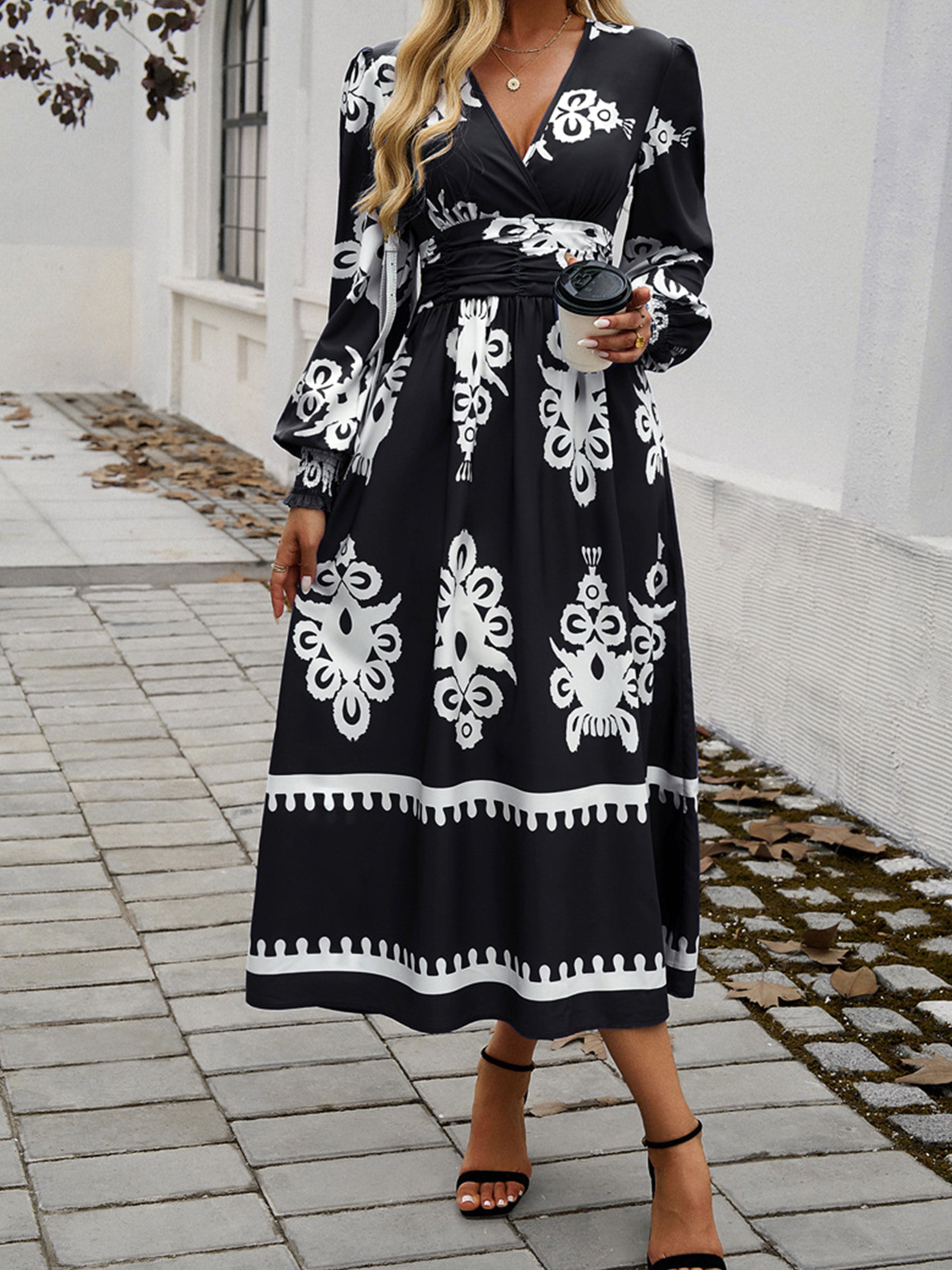 Robe Invitée Mariage à Contraste de Noir Encolure en V à Manches Longues et Taille Empire
