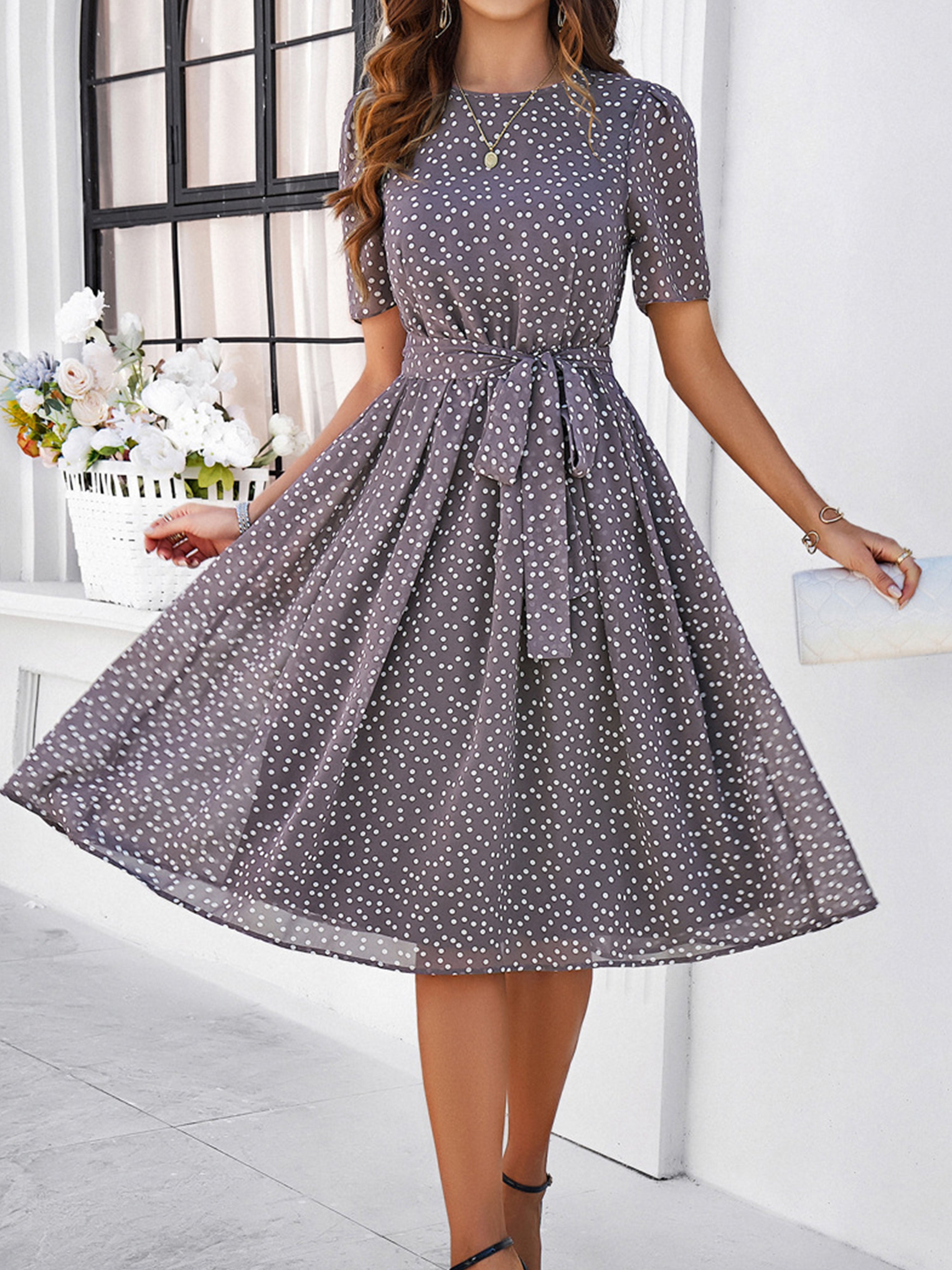 Robe Décontractée Invitée Mariage MOKA à Pois Encolure Cowl et Manches Courtes avec Ceinture