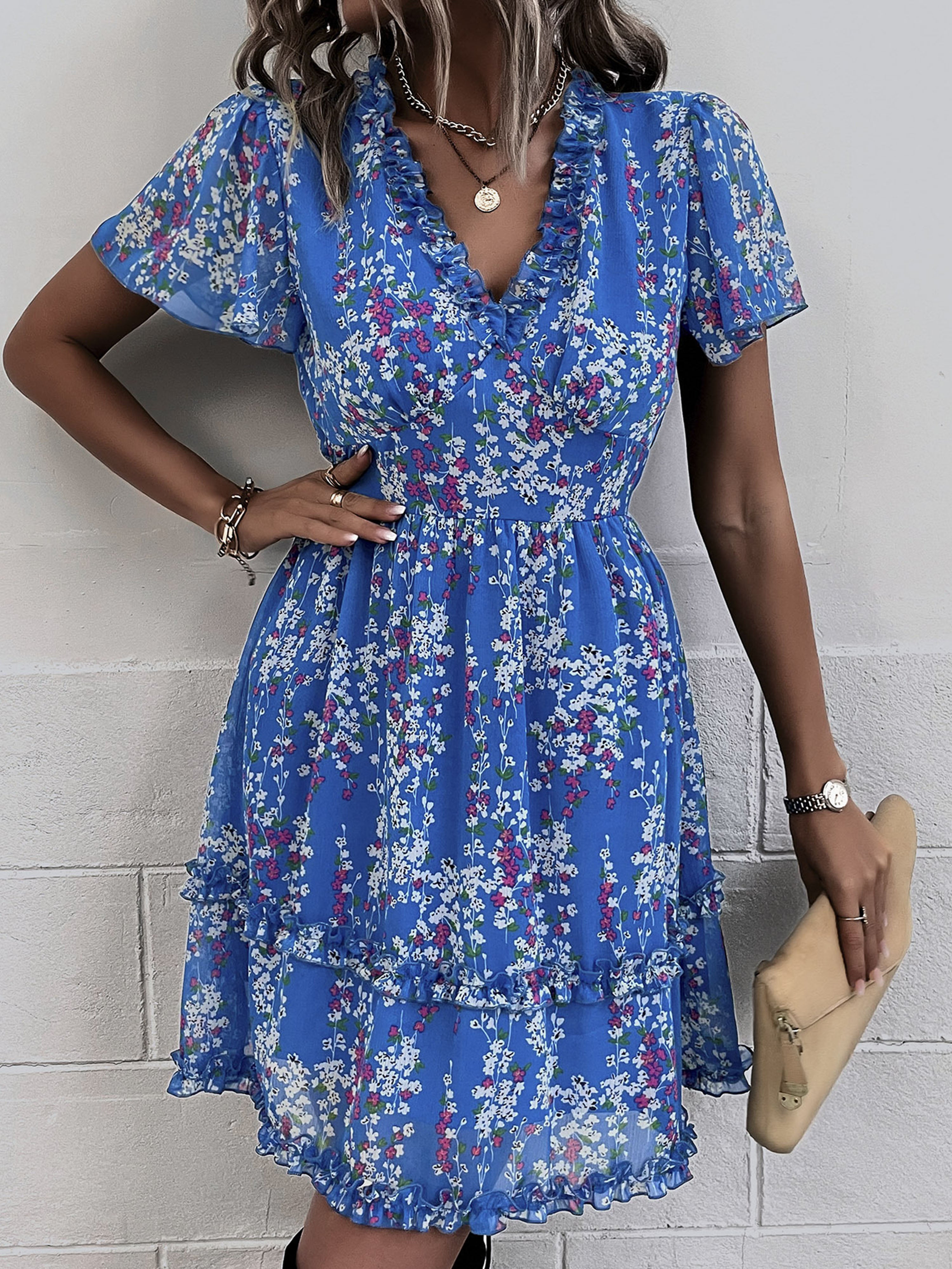 Robe Invitée Mariage Bleu Florale Coupe A à Encolure en V et Manches Courtes Volantées