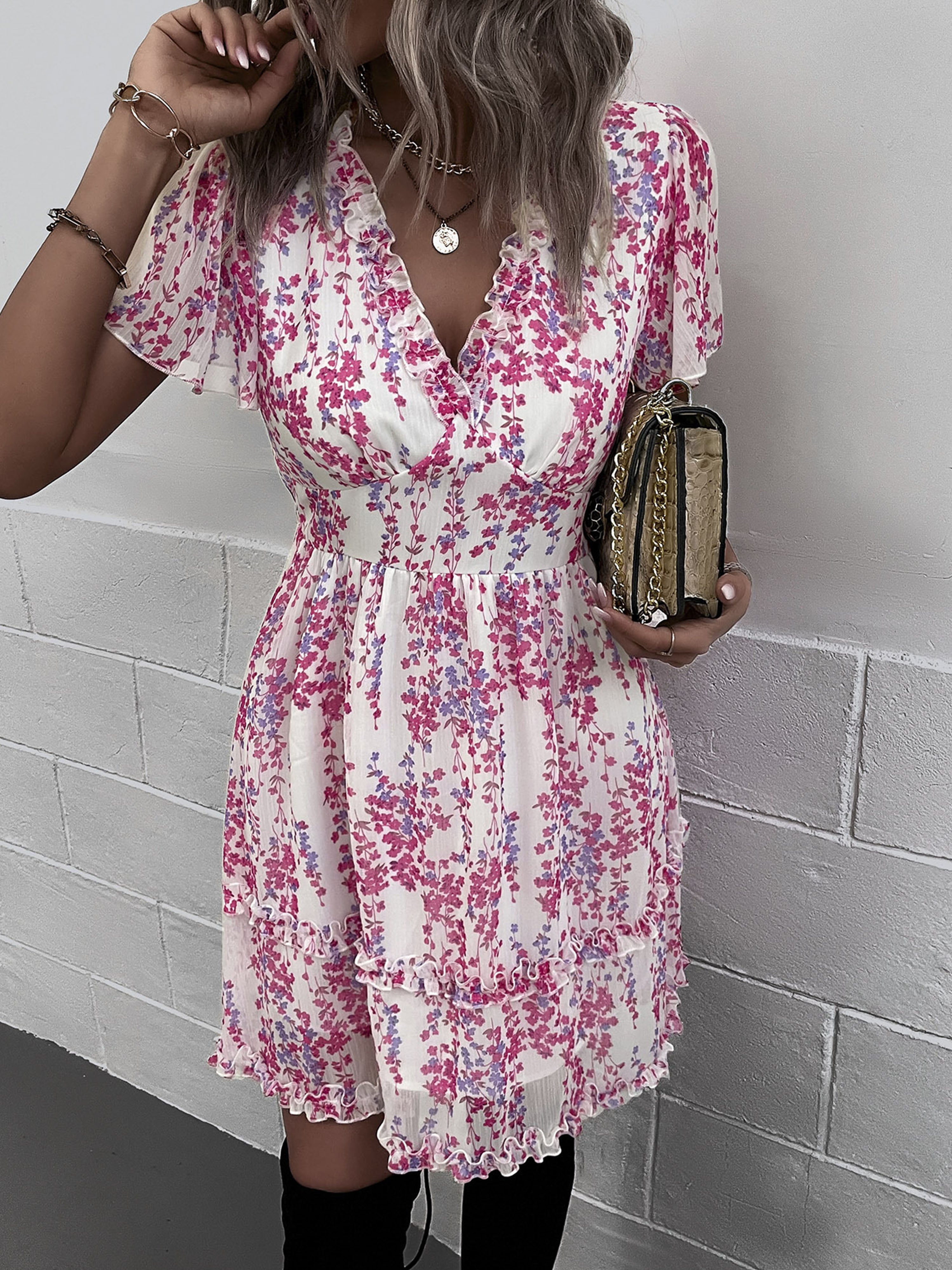 Robe Invitée Mariage FUCHSIA Florale Coupe A à Encolure en V et Manches Courtes Volantées