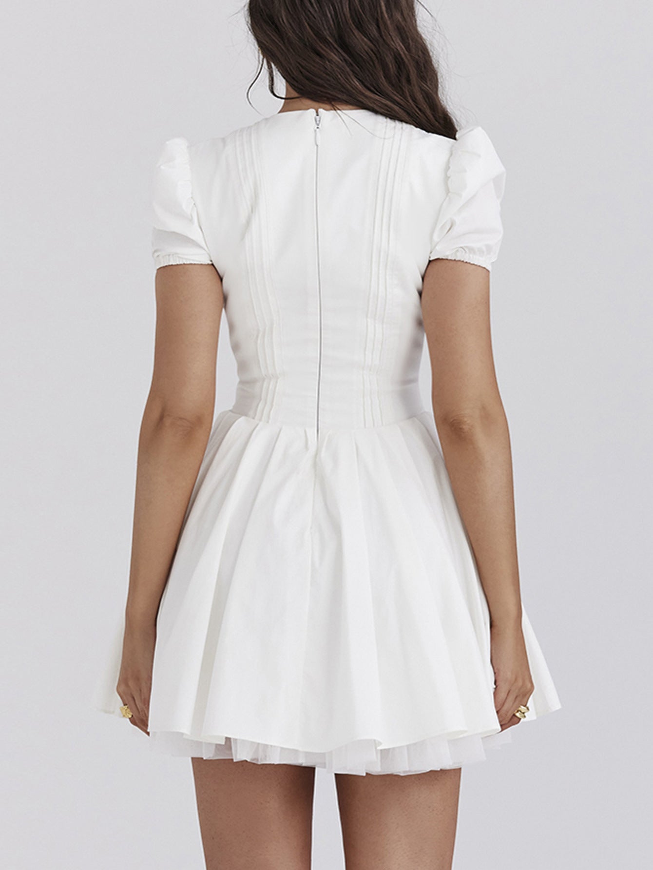 Robe Invitée Mariage Blanche Mini Encolure en V à Manches Courtes et Volants