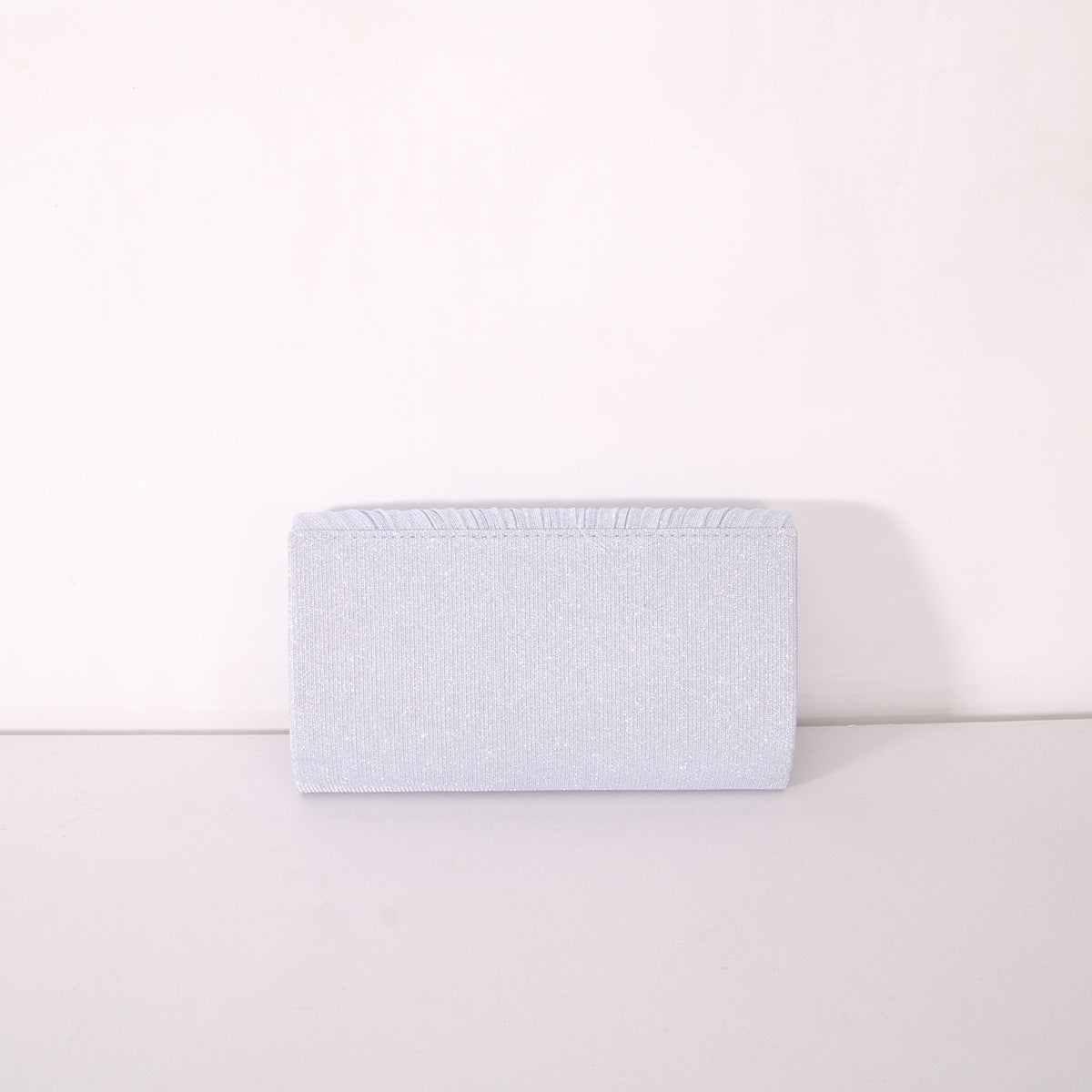 Pochette enveloppante à rayures et paillettes