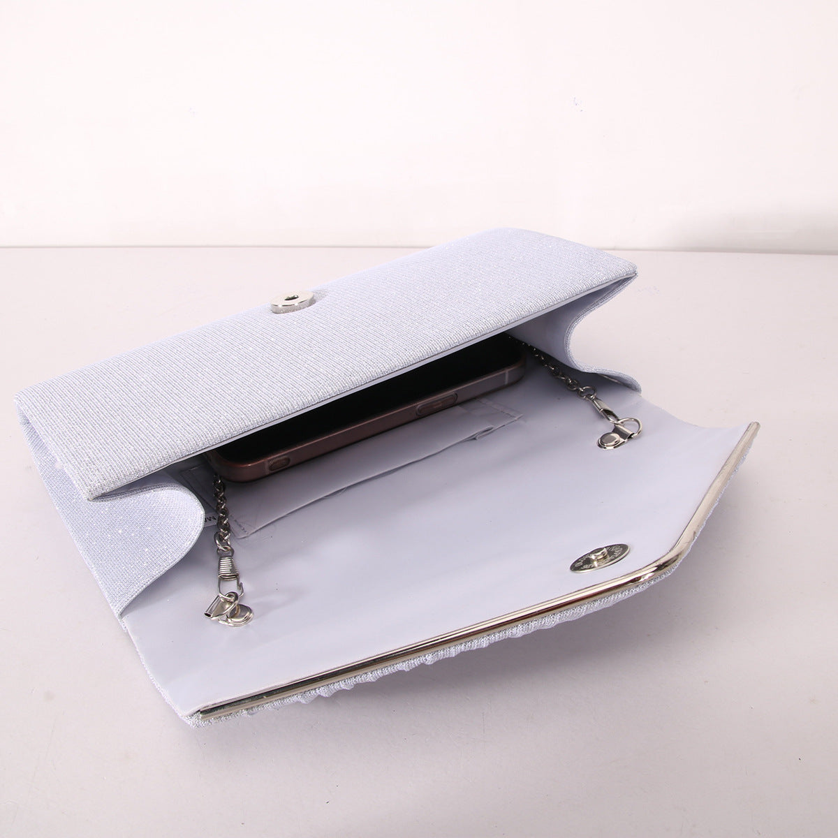 Pochette enveloppante à rayures et paillettes