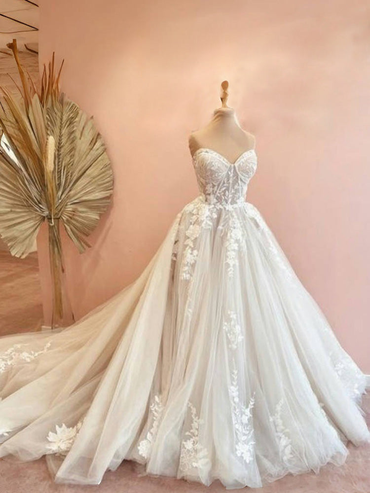 Trapèzes Col Cœur Dentelle Tulle Robes de Mariée avec Appliques et Traîne de Balayage