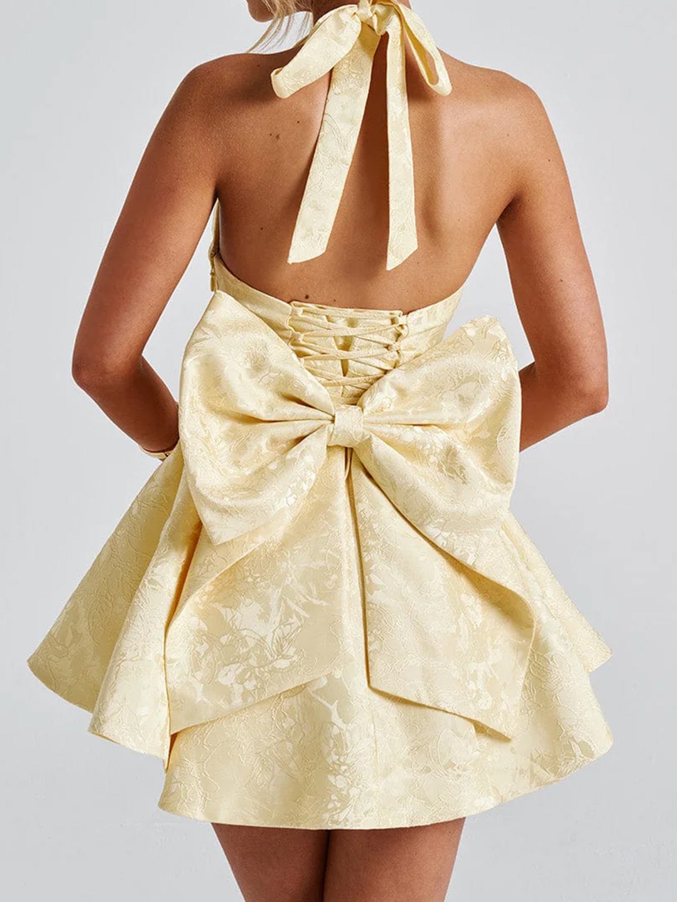 Robe Invitée Mariage JONQUILLE Imprimée Mini Décolleté en U à Nœud et Dos Nudé