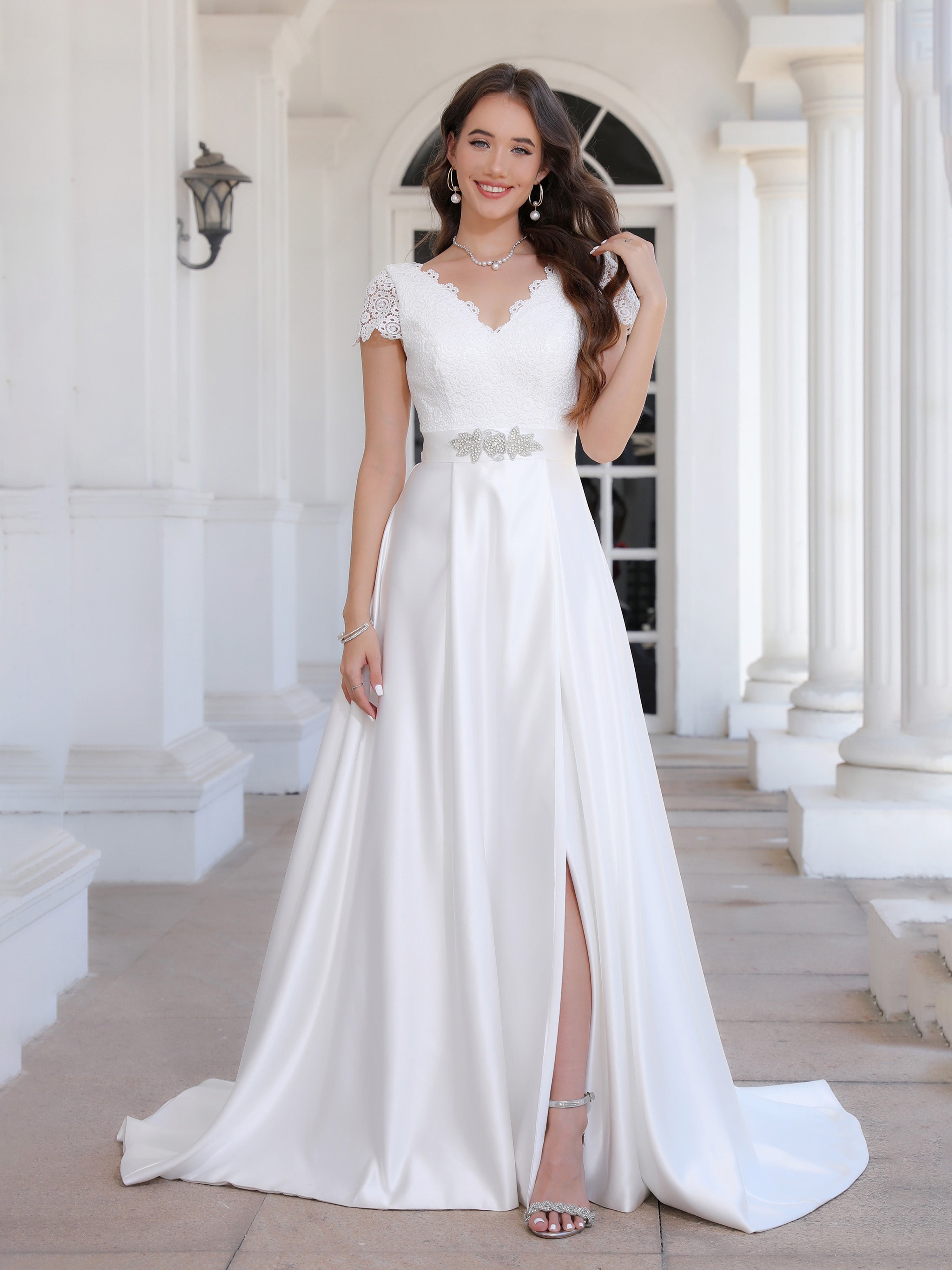 Col V Dentelle&Satin Robe de Mariage Trapèze avec Traîne de balayage / pinceau