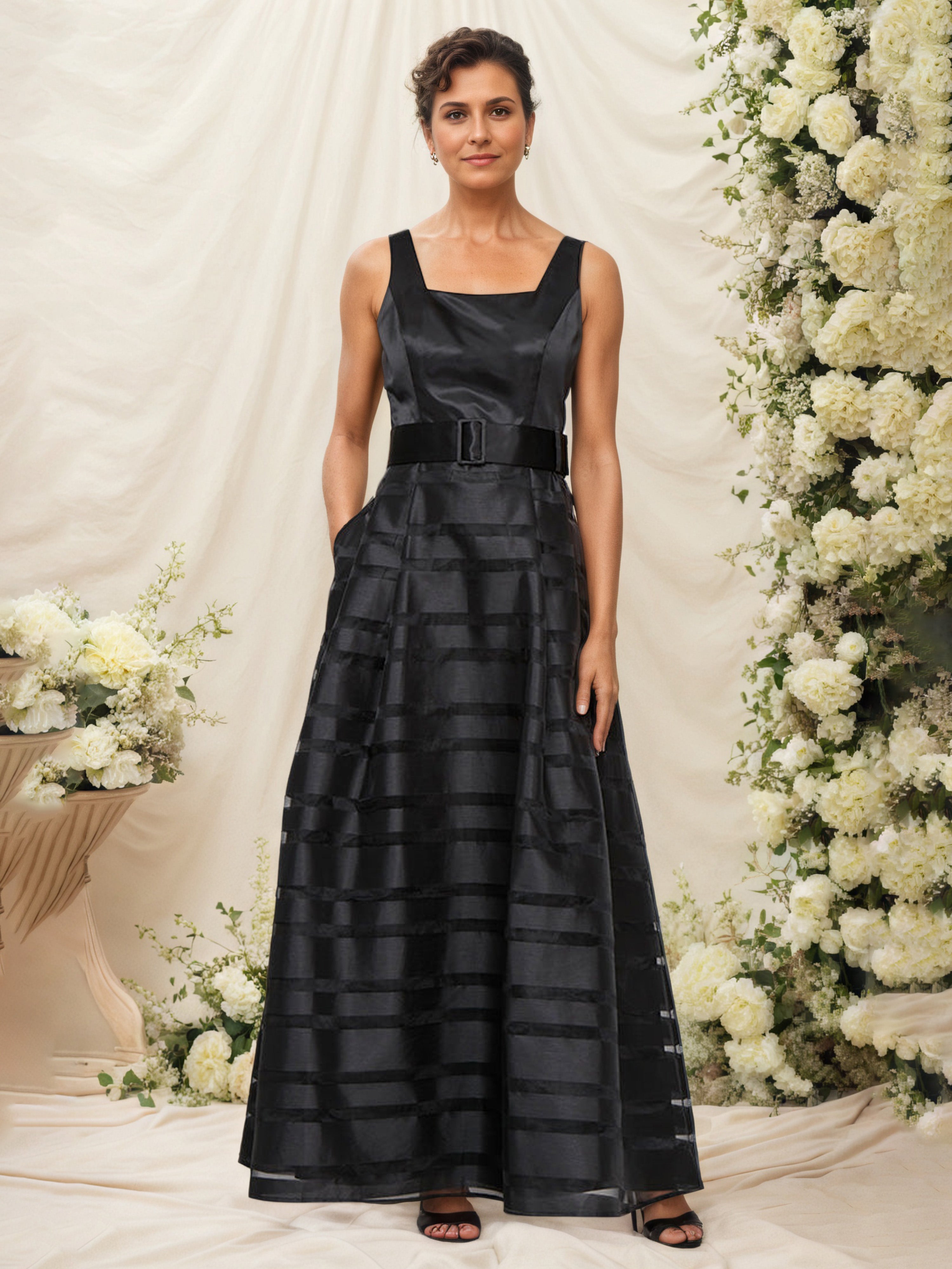 Robe Mère de la Mariée Noir en Organza à Volants Col Carré Robe Trapèze