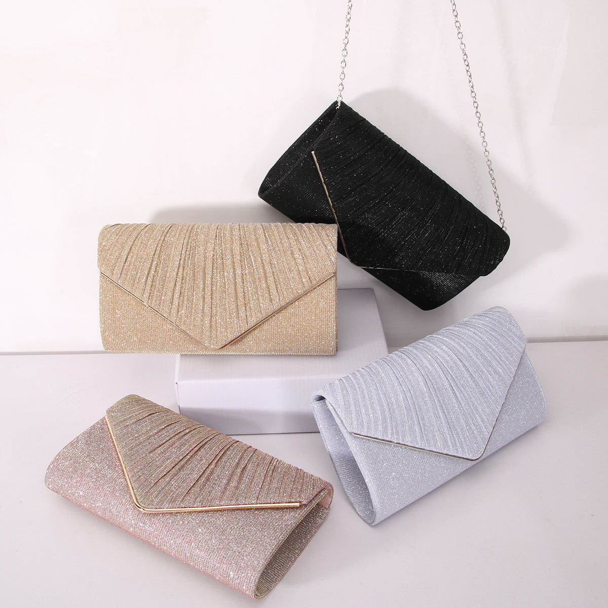 Pochette enveloppante à rayures et paillettes