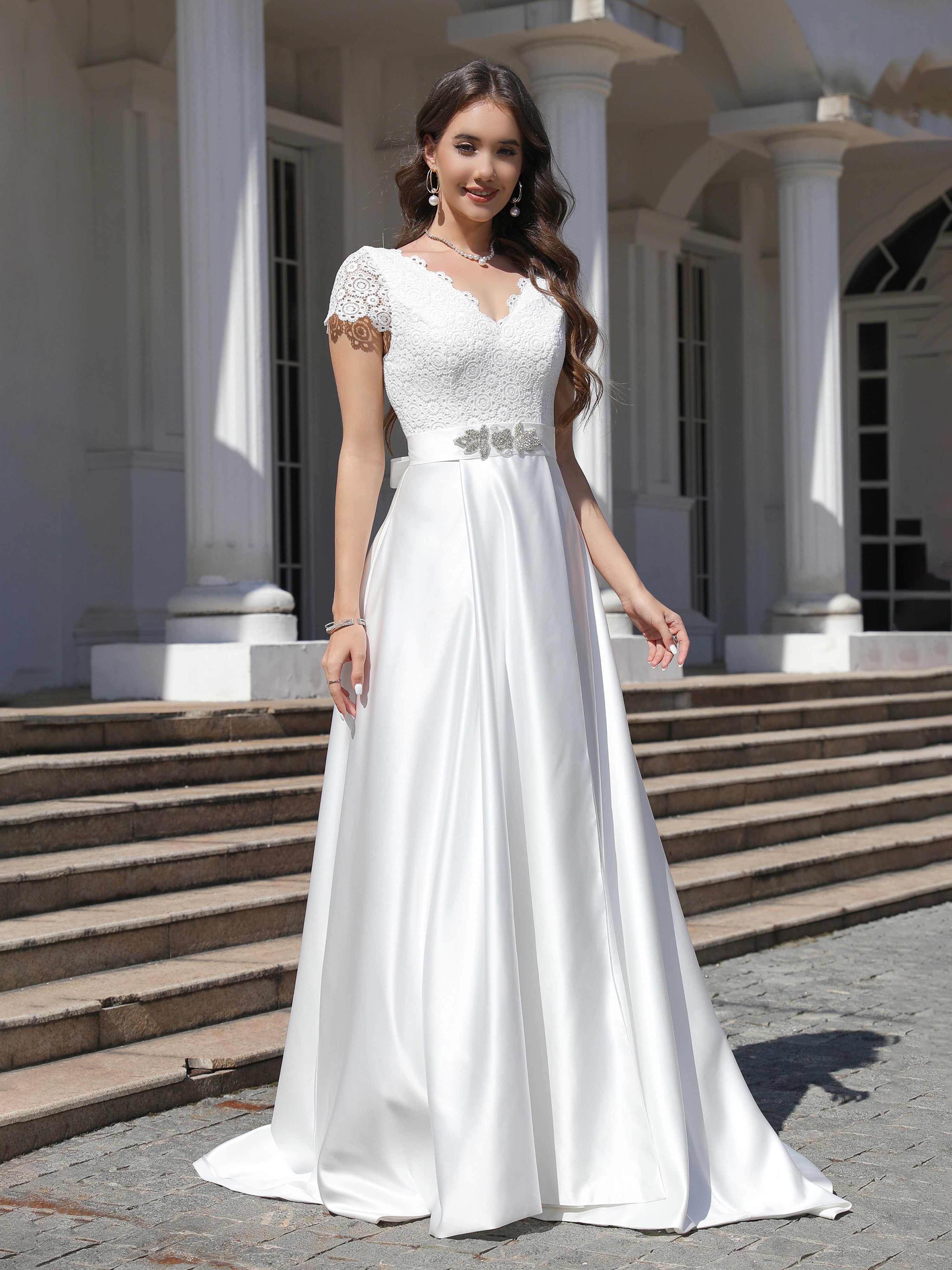 Col V Dentelle&Satin Robe de Mariage Trapèze avec Traîne de balayage / pinceau