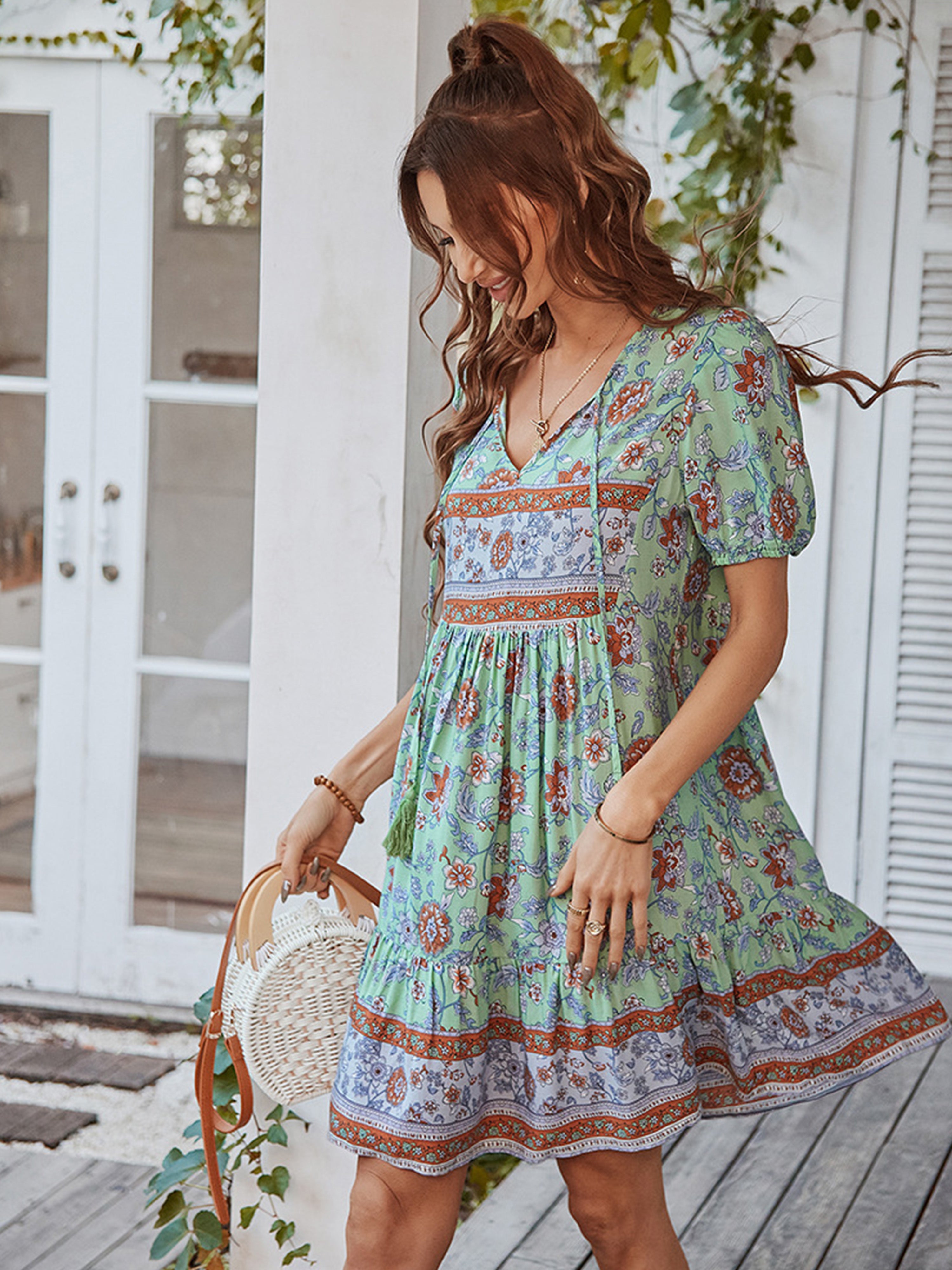 Robe Courte Trapèze Col V Manches Courtes Robe Invitée de Mariage en Vert