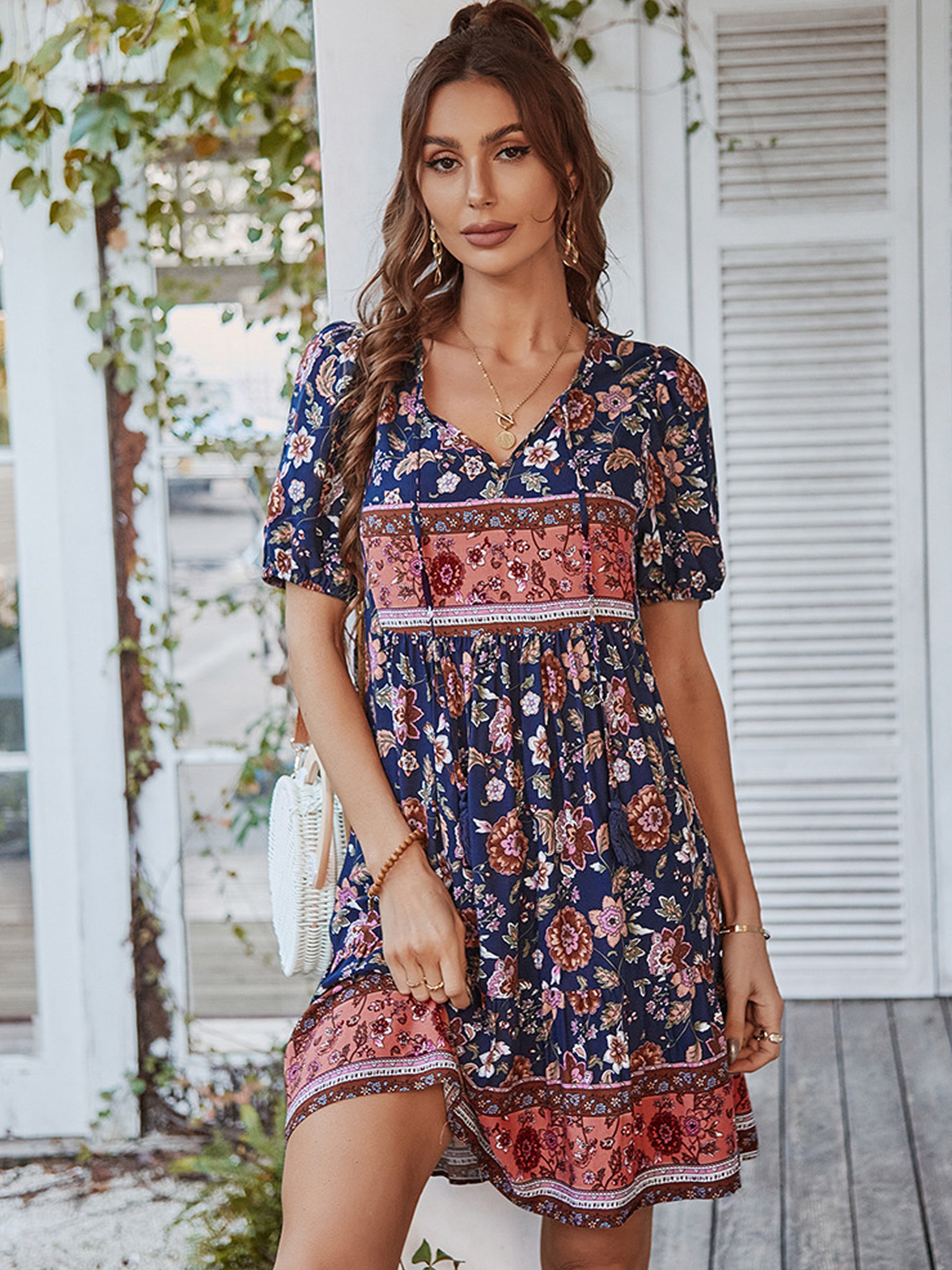 Robe Courte Trapèze Col V Manches Courtes Robe Invitée de Mariage en Bleu Marine