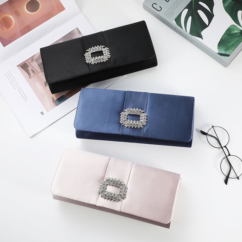 Pochette à chaîne diamantée