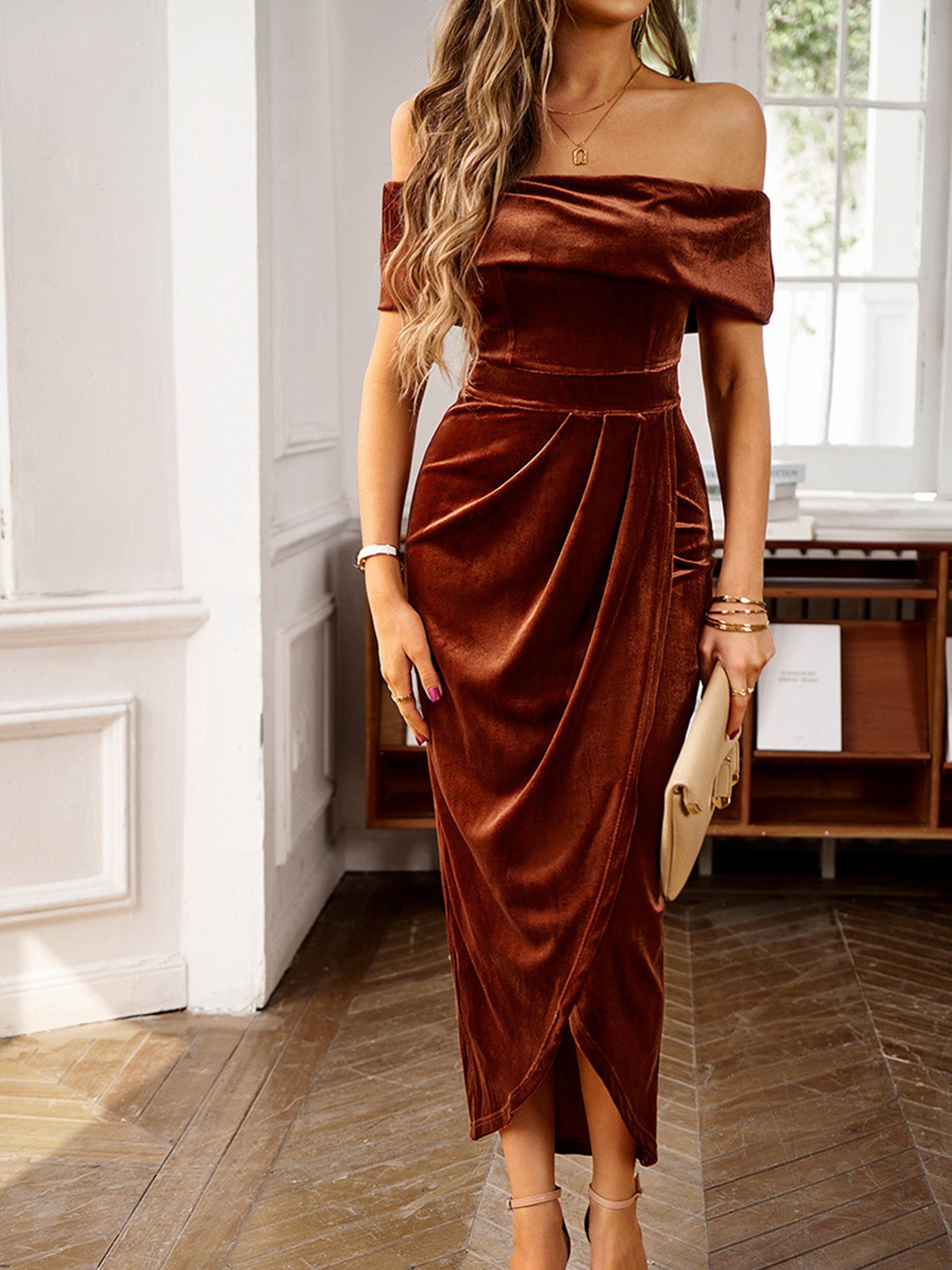 Robe Moulant Épaule Dénudée Manches Courtes Robe Invitée de Mariage en Brun