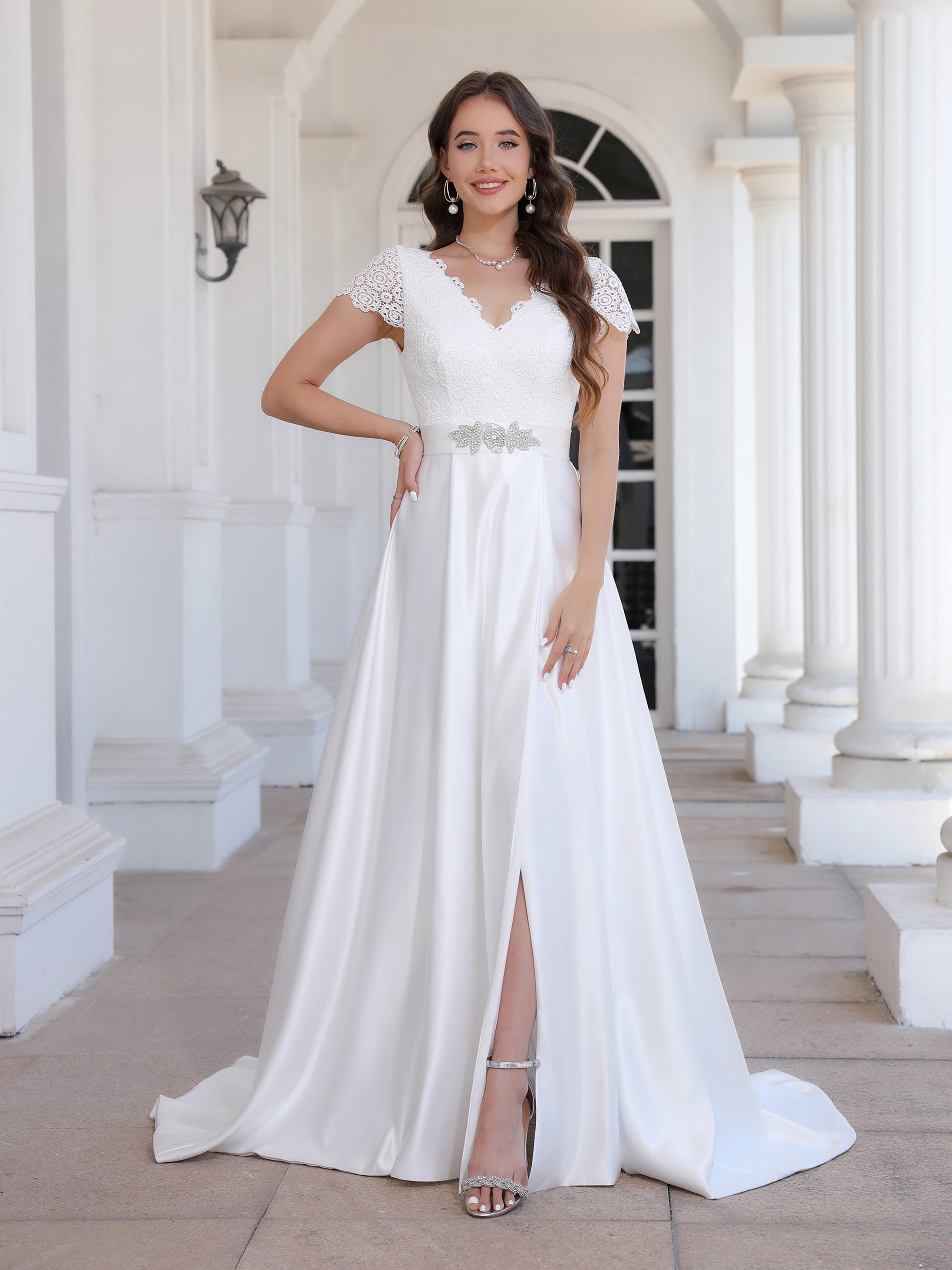 Col V Dentelle&Satin Robe de Mariage Trapèze avec Traîne de balayage / pinceau