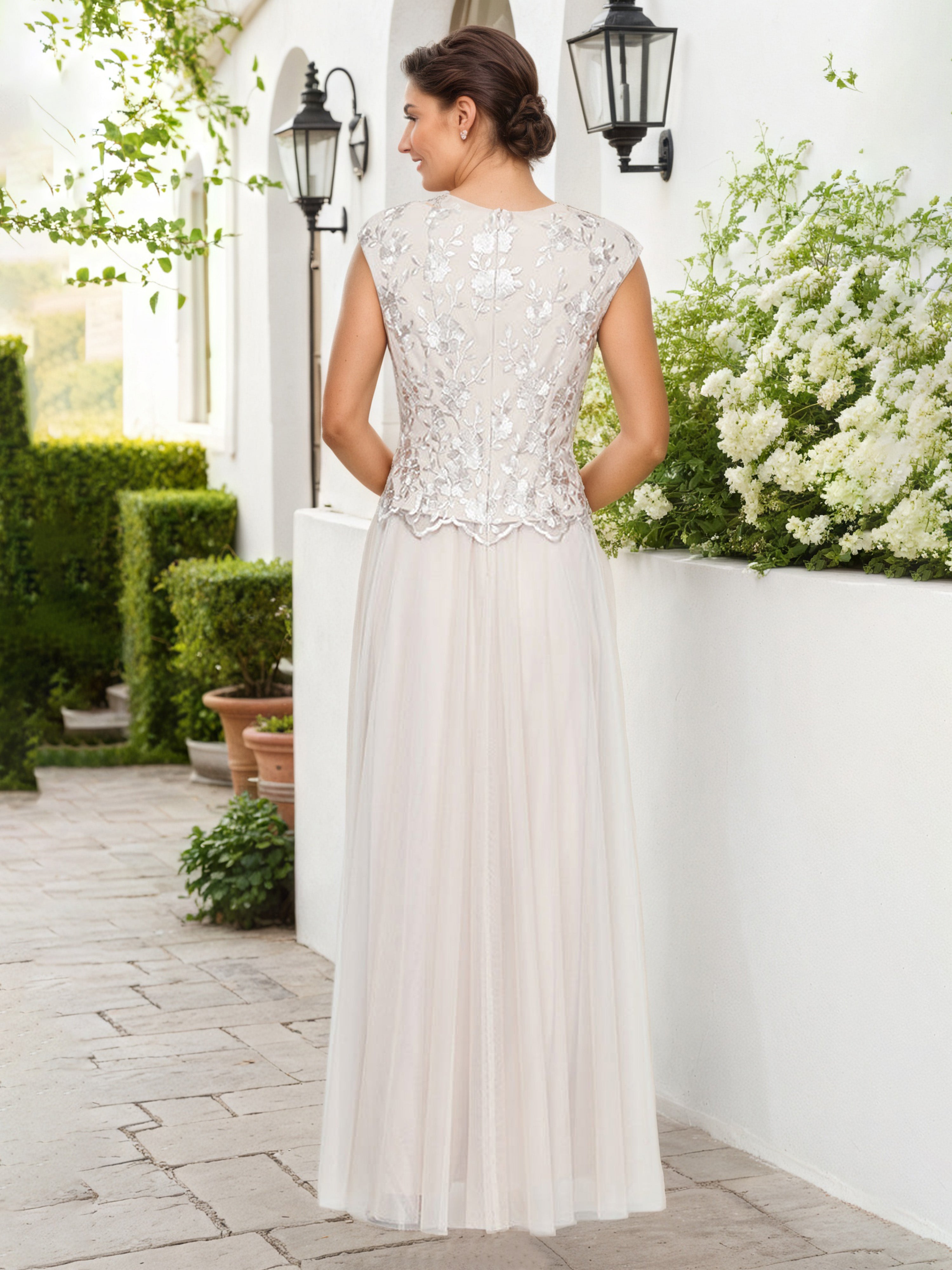 Robe Mere dela Mariee Taupe Trapèze Col V Sans Manches Robe Longue Plissée en Dentelle Brodée