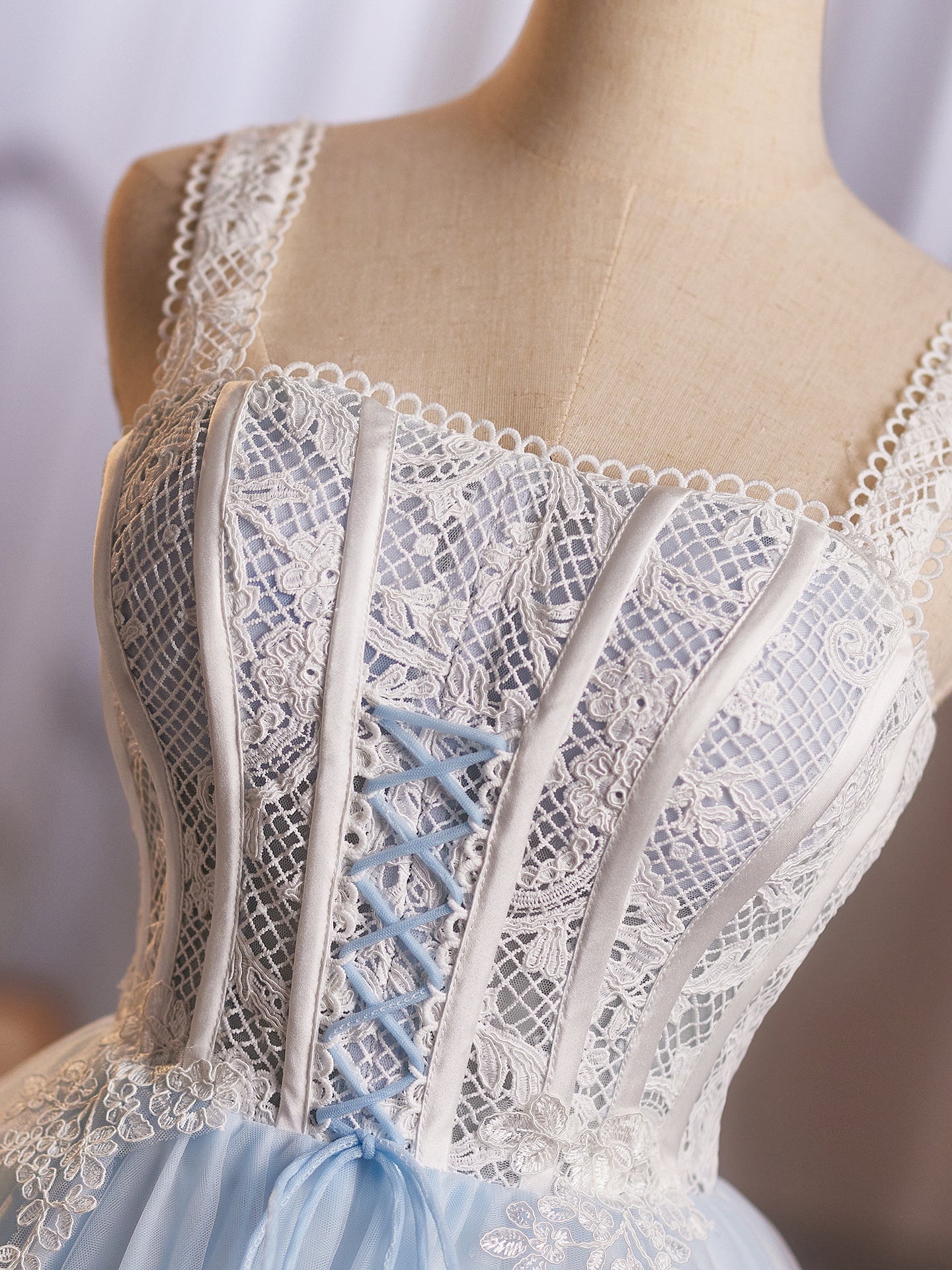 Robe de Homecoming Bleu Ciel en Tulle à Bretelles Appliqués Style A-Line