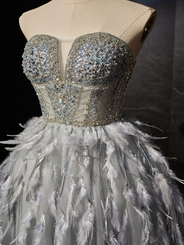 Robe de bal Polyester Longueur Genou sans Bretelles avec Perles et Plumes