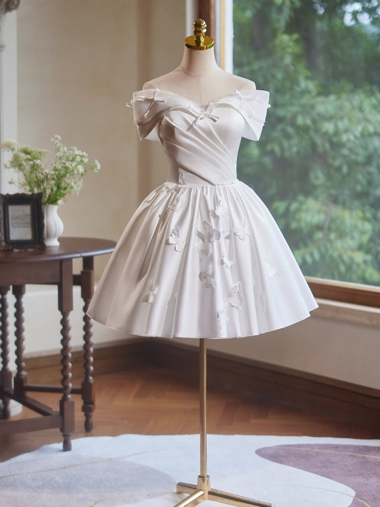 Robe de bal en Satin Épaules Dénudées avec Appliques de Papillons et de Nœuds