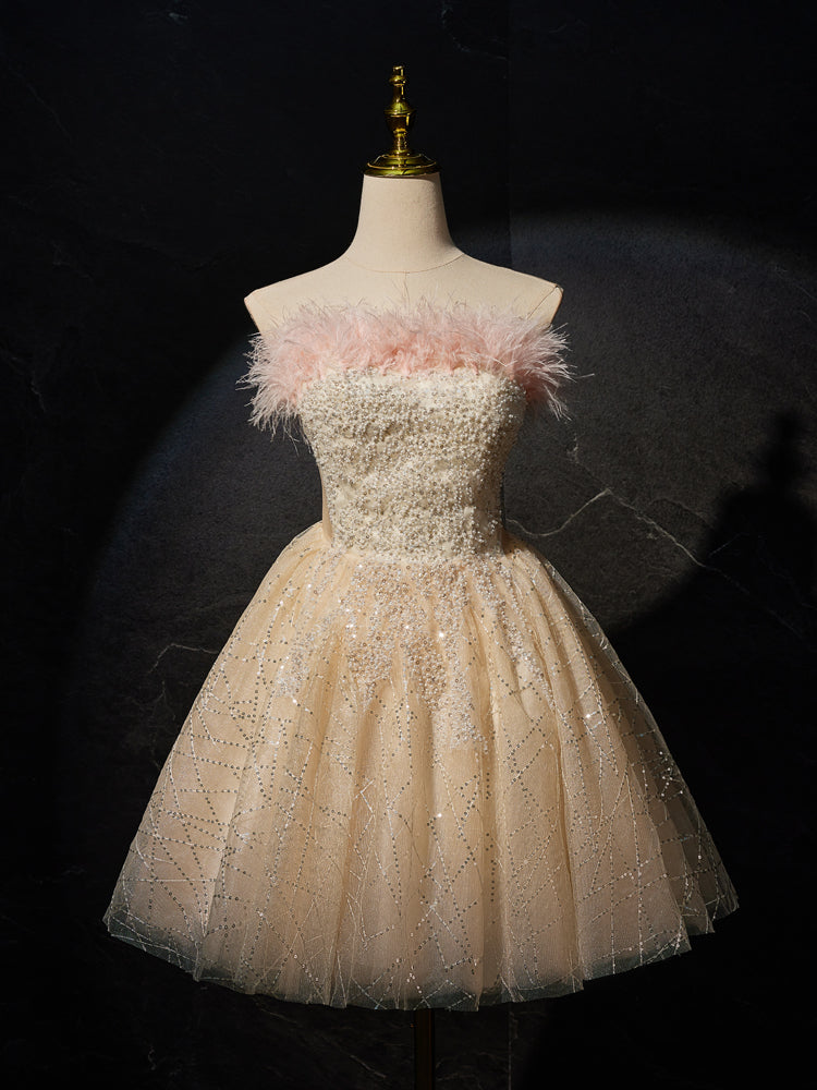 Robe de bal Tulle Longueur Genou sans Bretelles avec Perles et Plumes