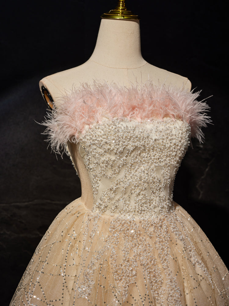 Robe de bal Tulle Longueur Genou sans Bretelles avec Perles et Plumes