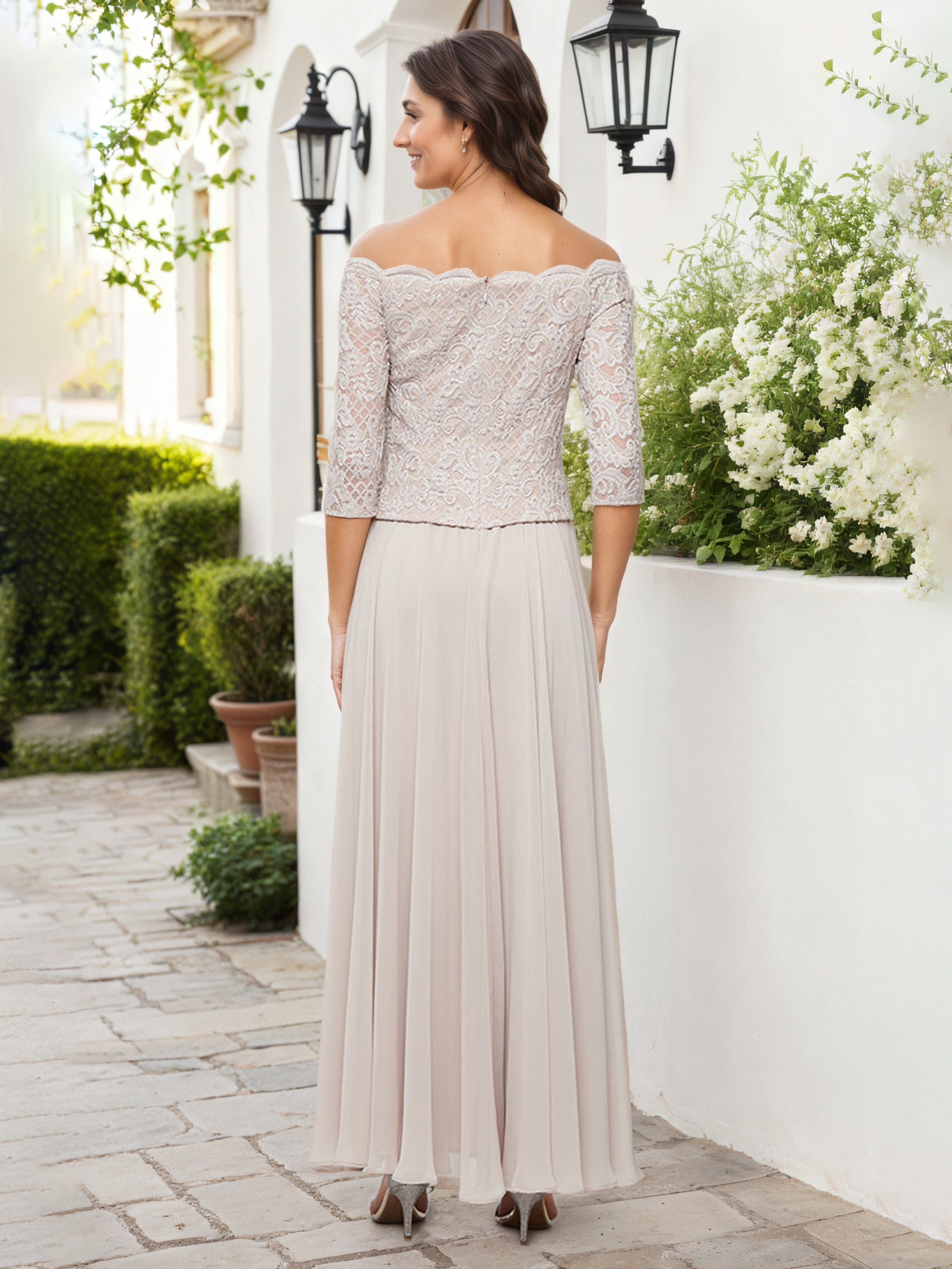 Robe Mere dela Mariee Taupe Epaules Dénudées Robe Trapèze en dentelle Manches 3/4