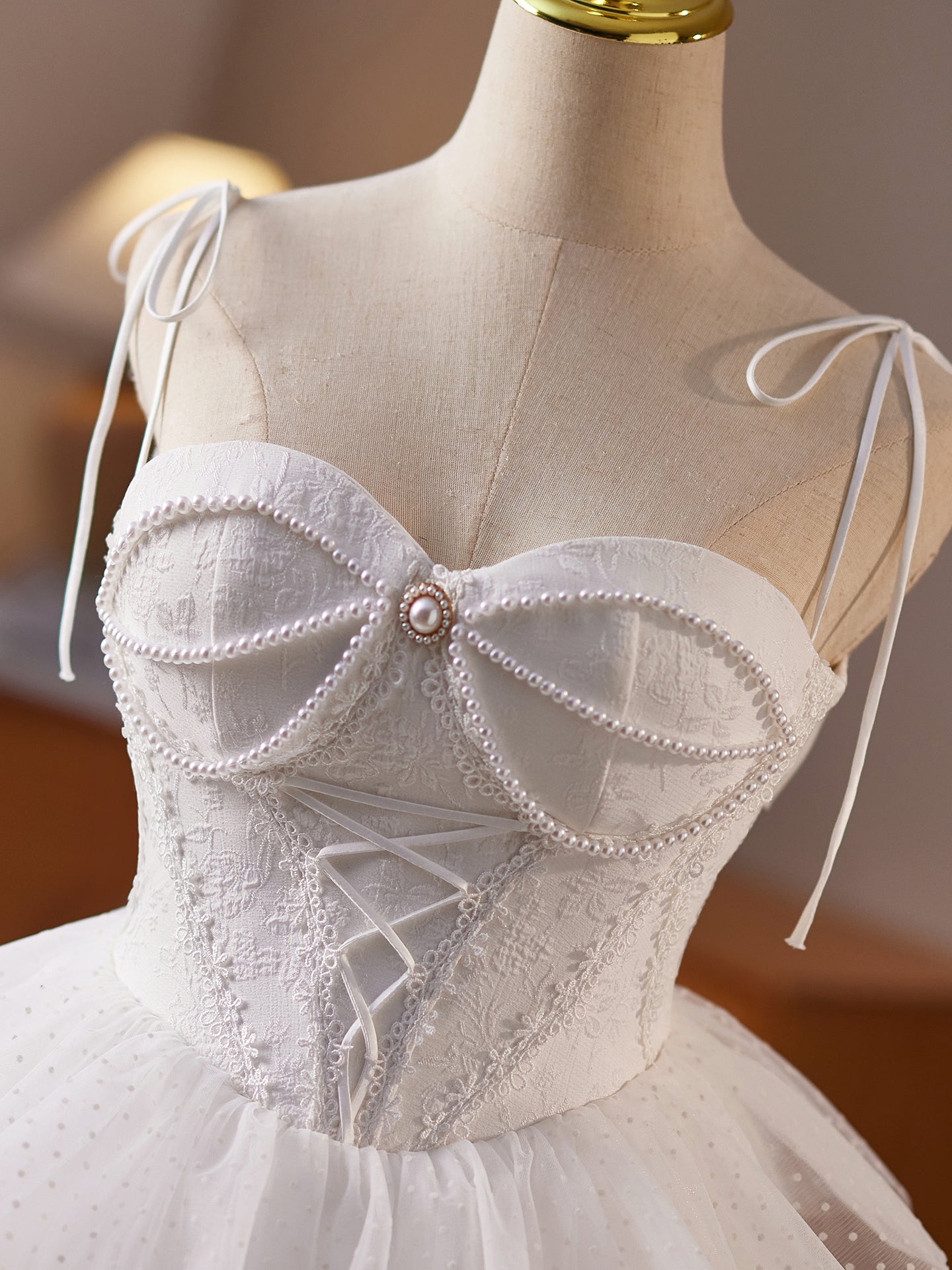 Robe de Homecoming Blanche Encolure Cœur Coupe A à Superpositions Bretelles Fines avec Perles