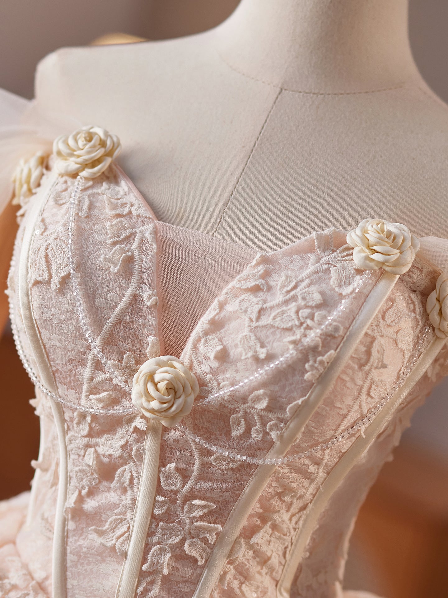 Robe de Homecoming Champagne Coupe A Épaules Dénudées Appliqués Fleurs 3D