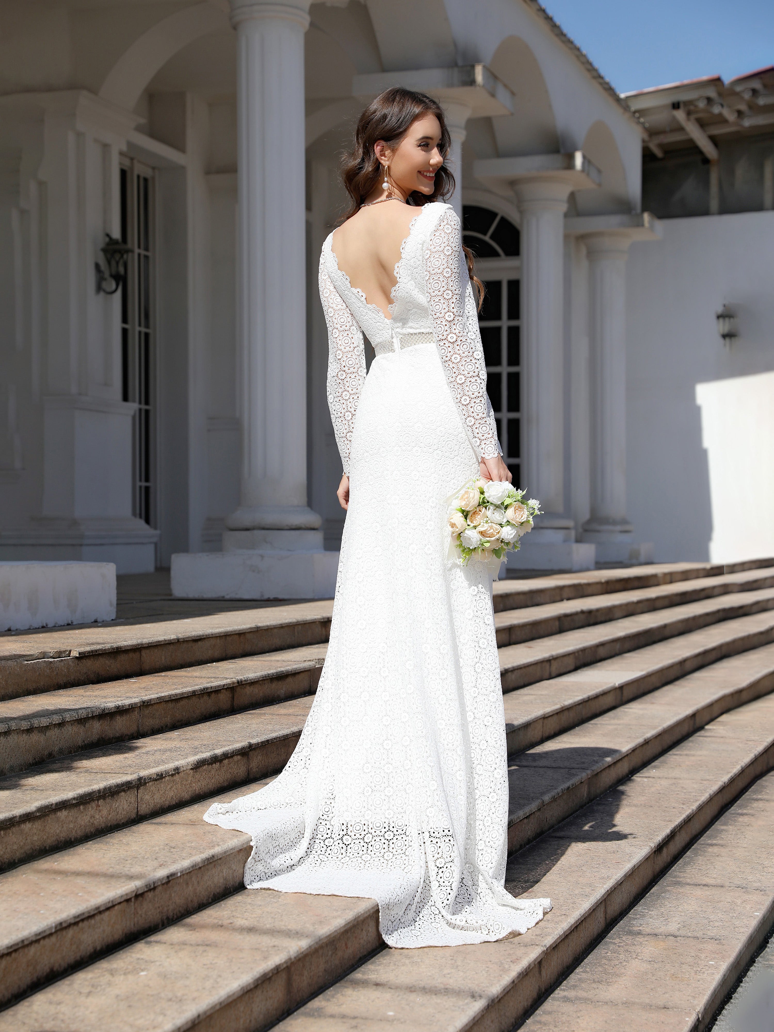 Col V Dentelle Robe de Mariage Fourreau/Colonne avec Traîne de balayage / pinceau