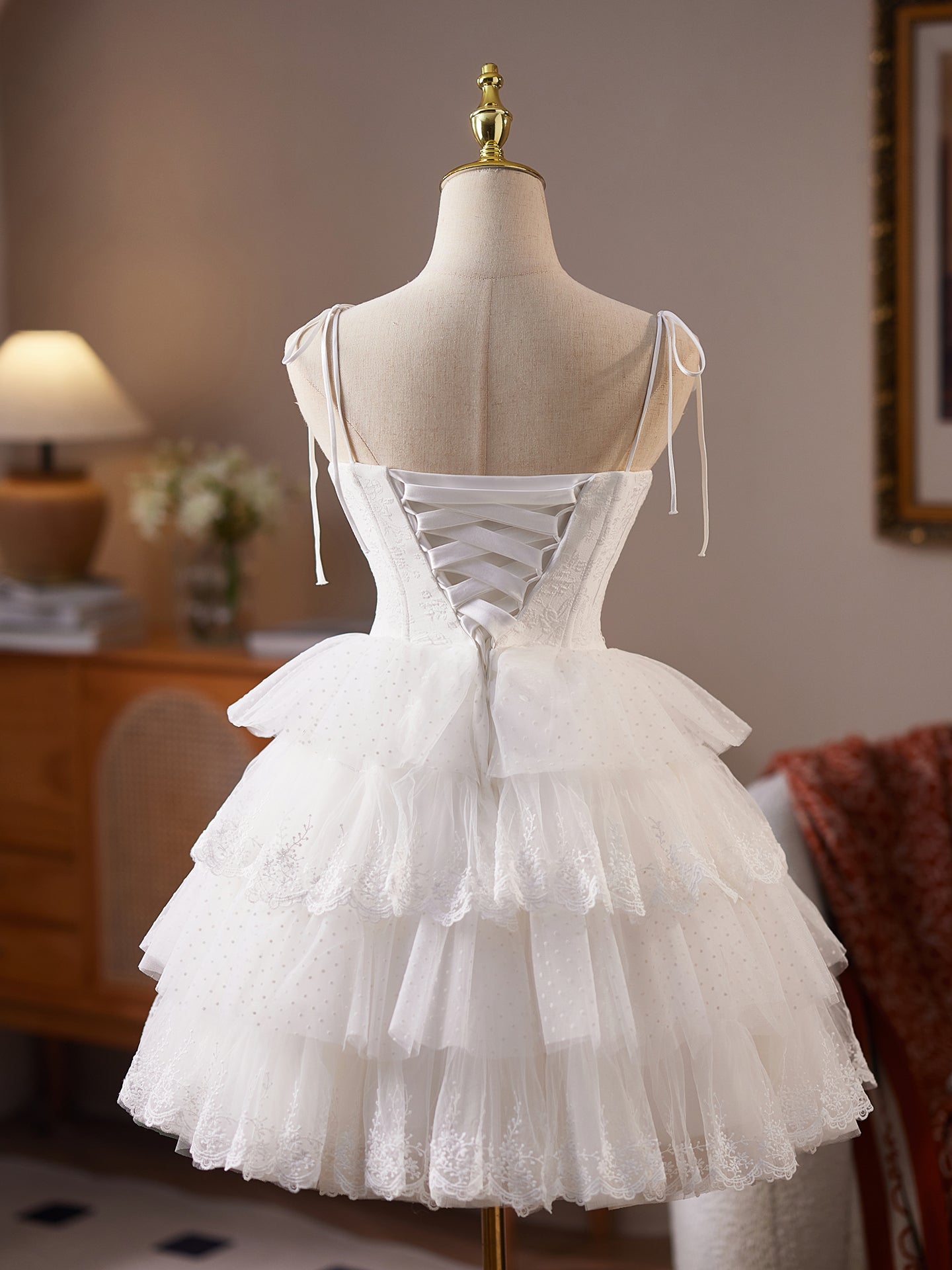 Robe de Homecoming Blanche Encolure Cœur Coupe A à Superpositions Bretelles Fines avec Perles