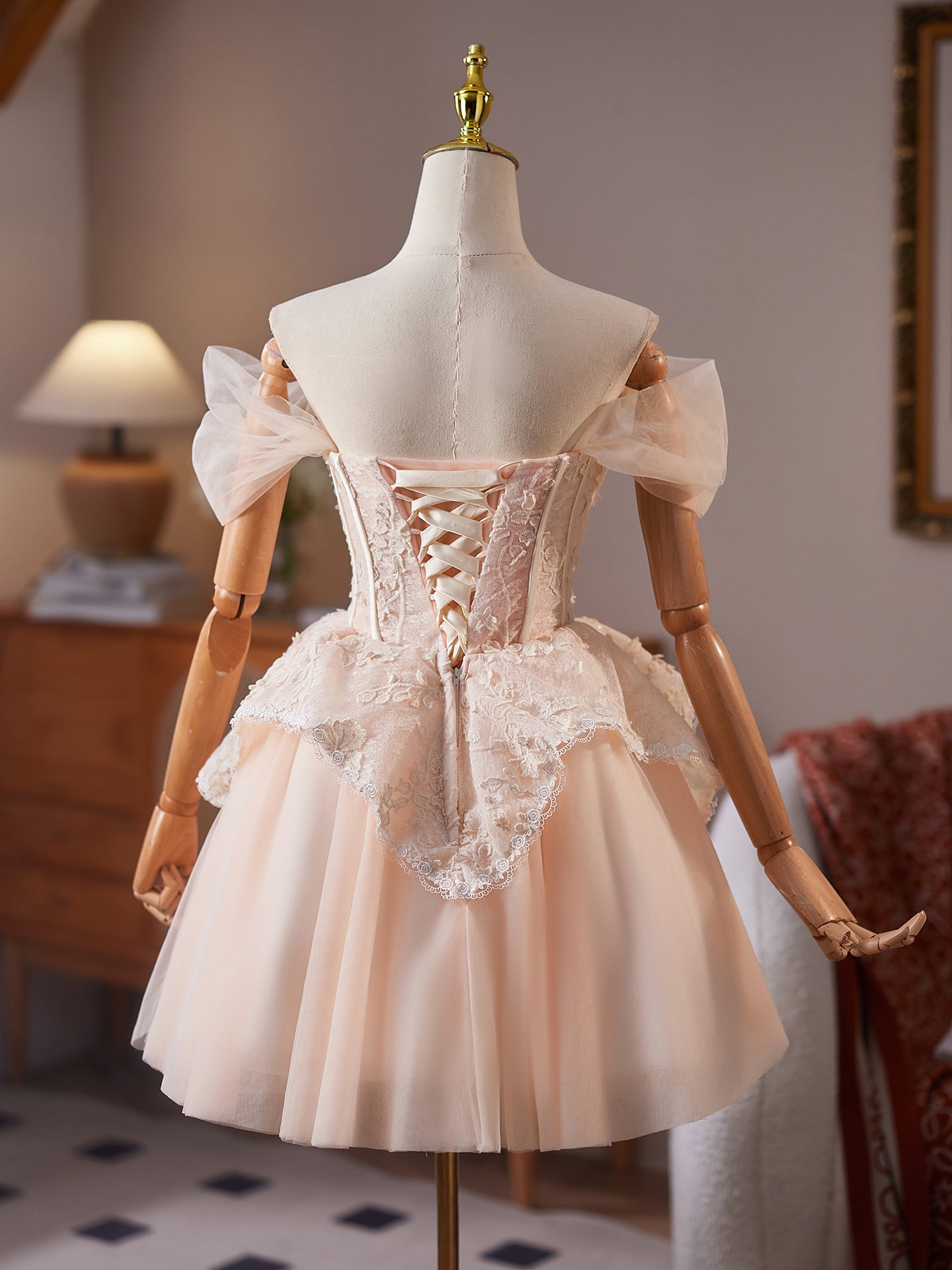 Robe de Homecoming Champagne Coupe A Épaules Dénudées Appliqués Fleurs 3D