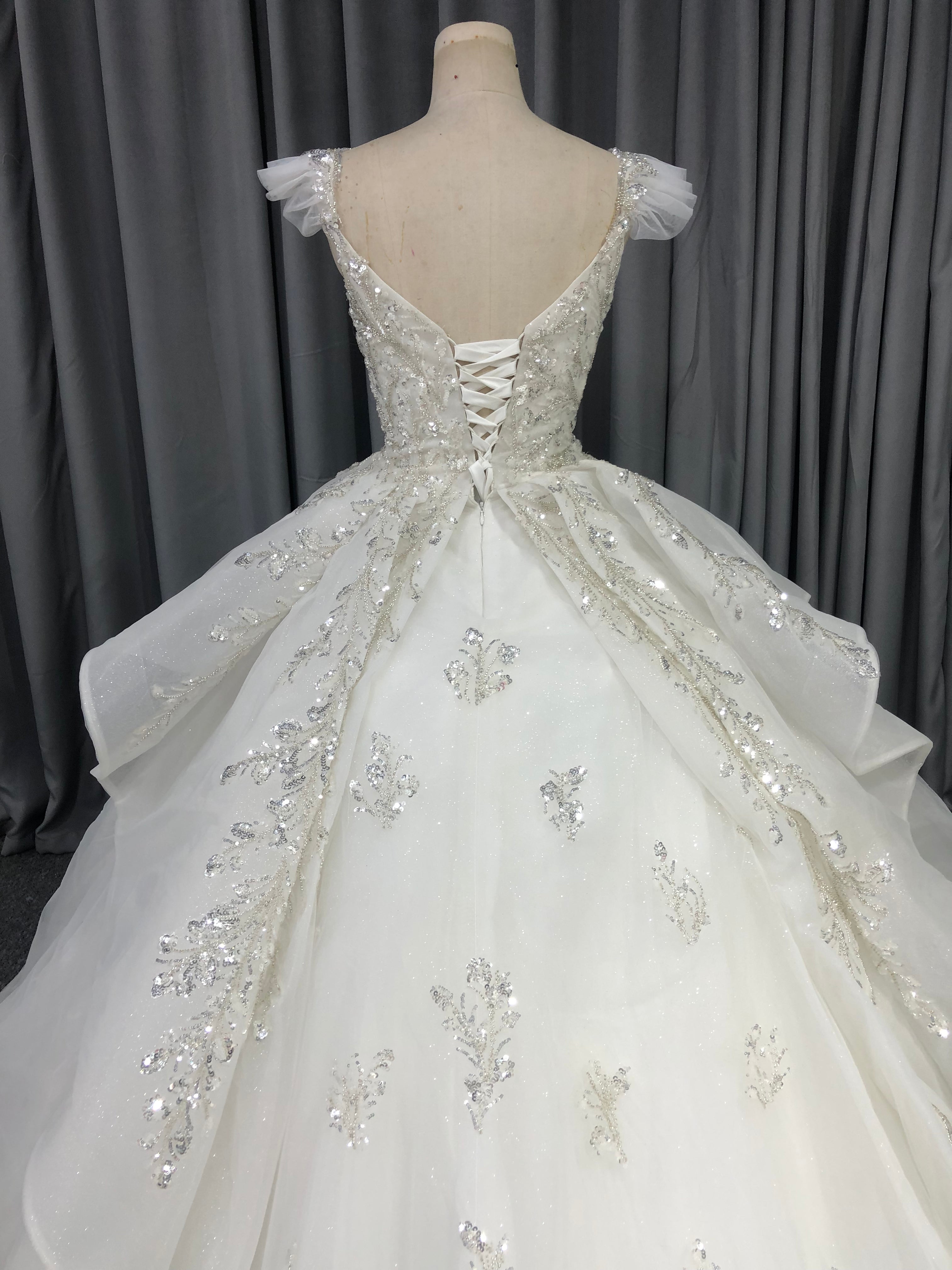 Robe de mariée à Manches Courtes en Organza Pailleté avec Traîne de Balayage
