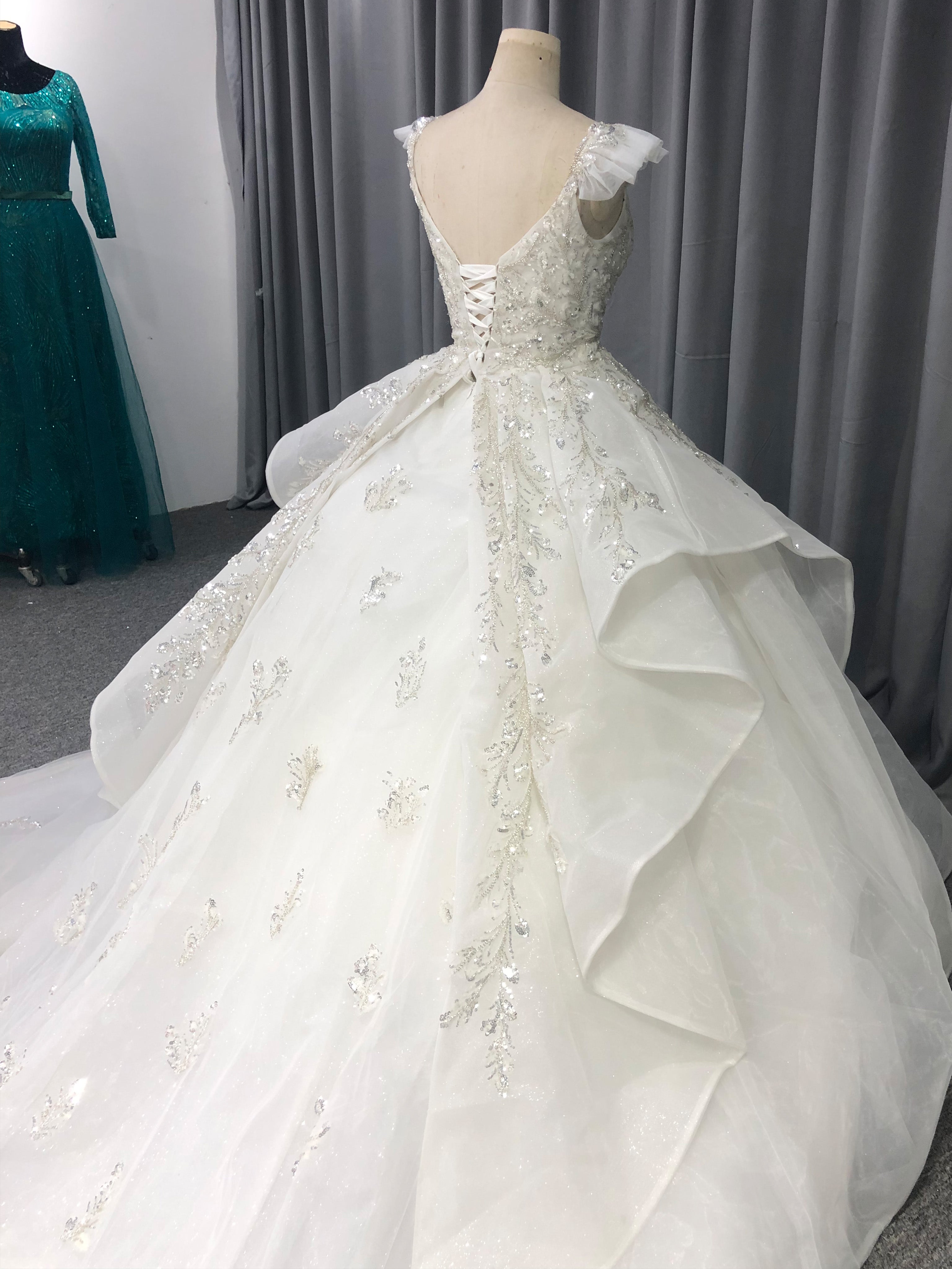 Robe de mariée à Manches Courtes en Organza Pailleté avec Traîne de Balayage