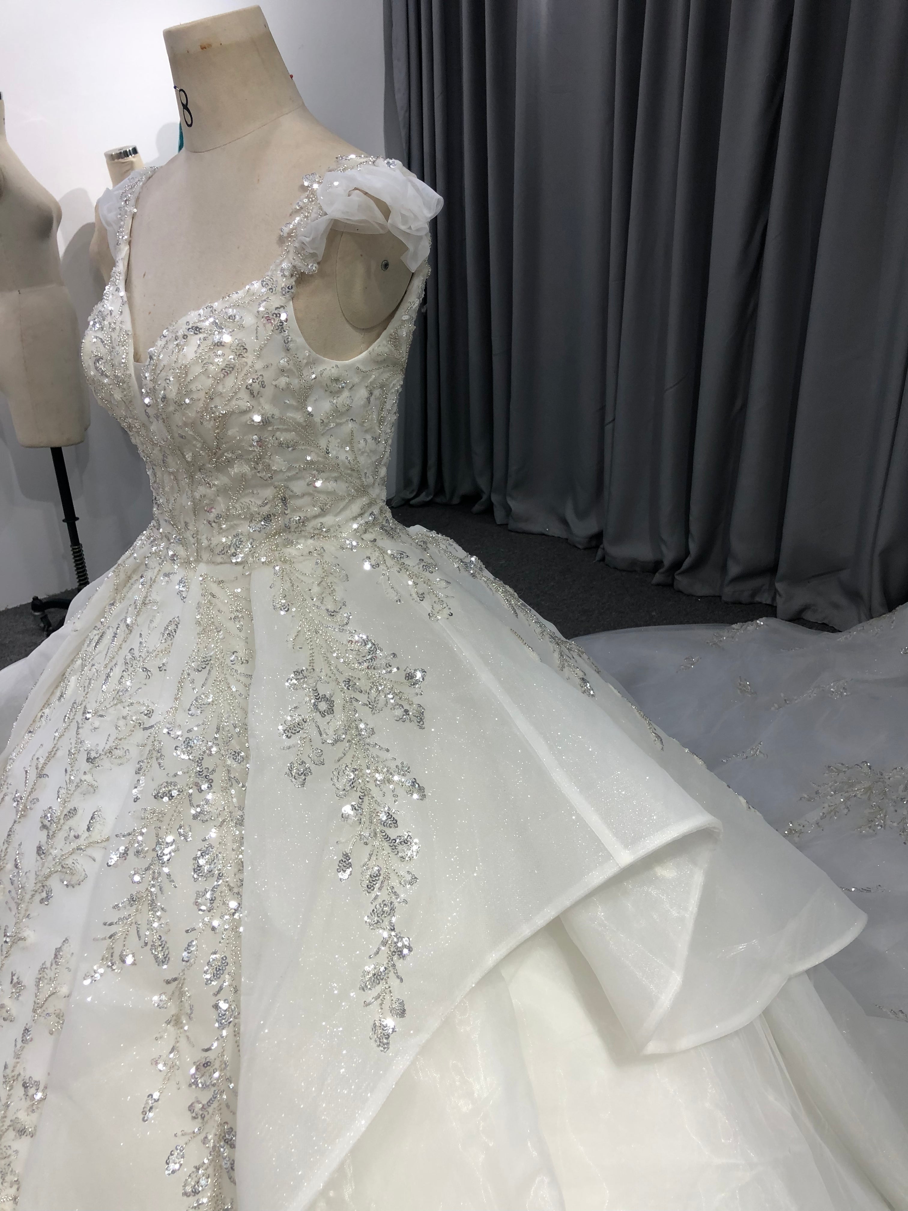 Robe de mariée à Manches Courtes en Organza Pailleté avec Traîne de Balayage