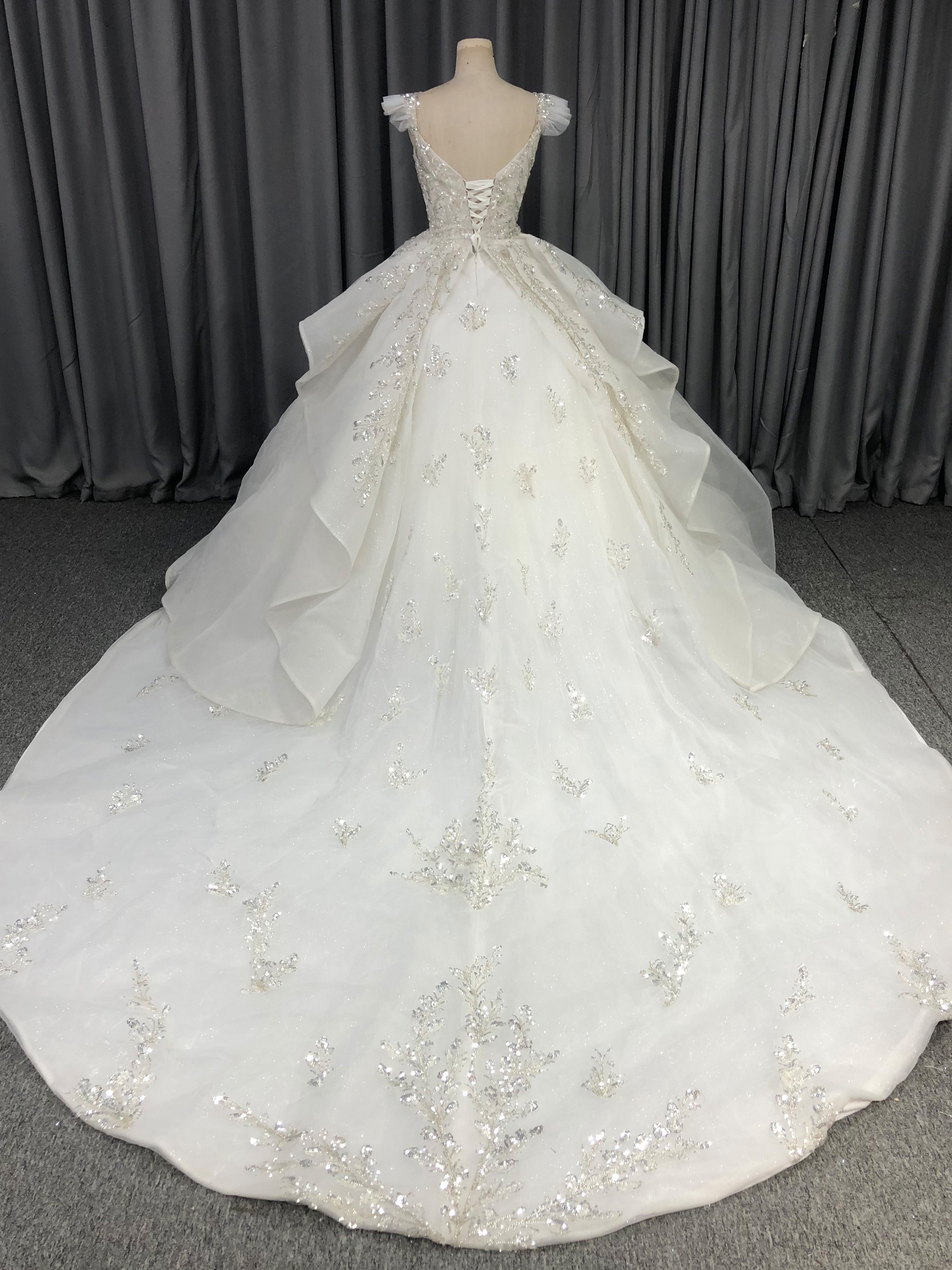 Robe de mariée à Manches Courtes en Organza Pailleté avec Traîne de Balayage