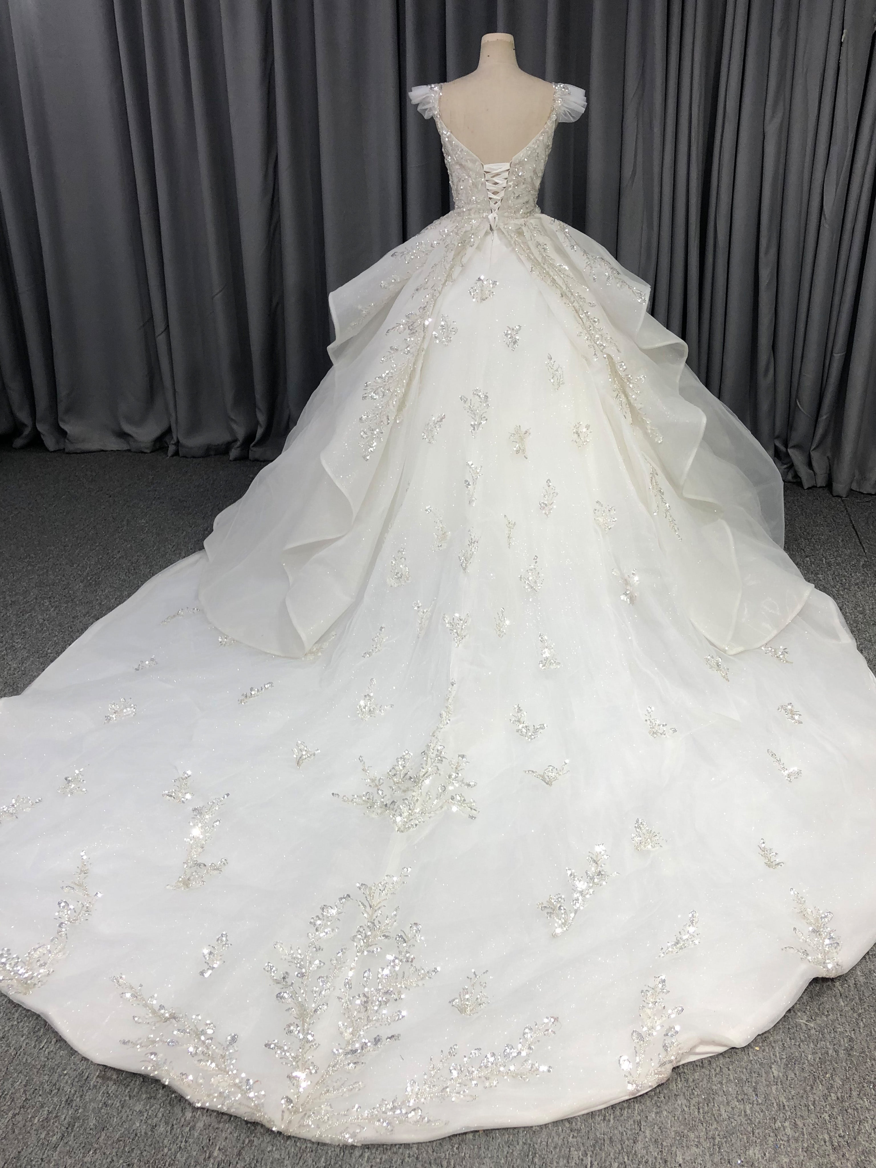 Robe de mariée à Manches Courtes en Organza Pailleté avec Traîne de Balayage