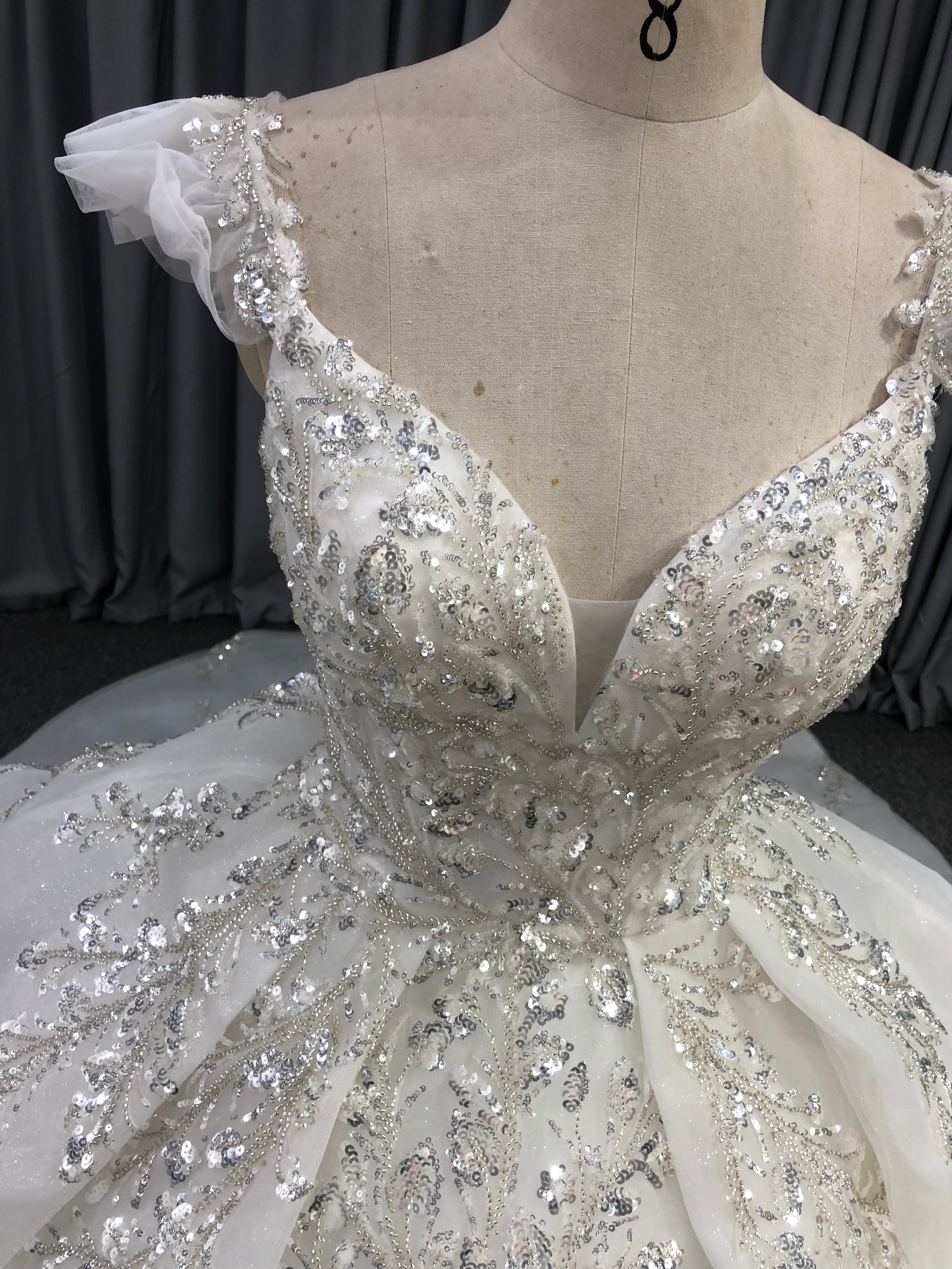 Robe de mariée à Manches Courtes en Organza Pailleté avec Traîne de Balayage