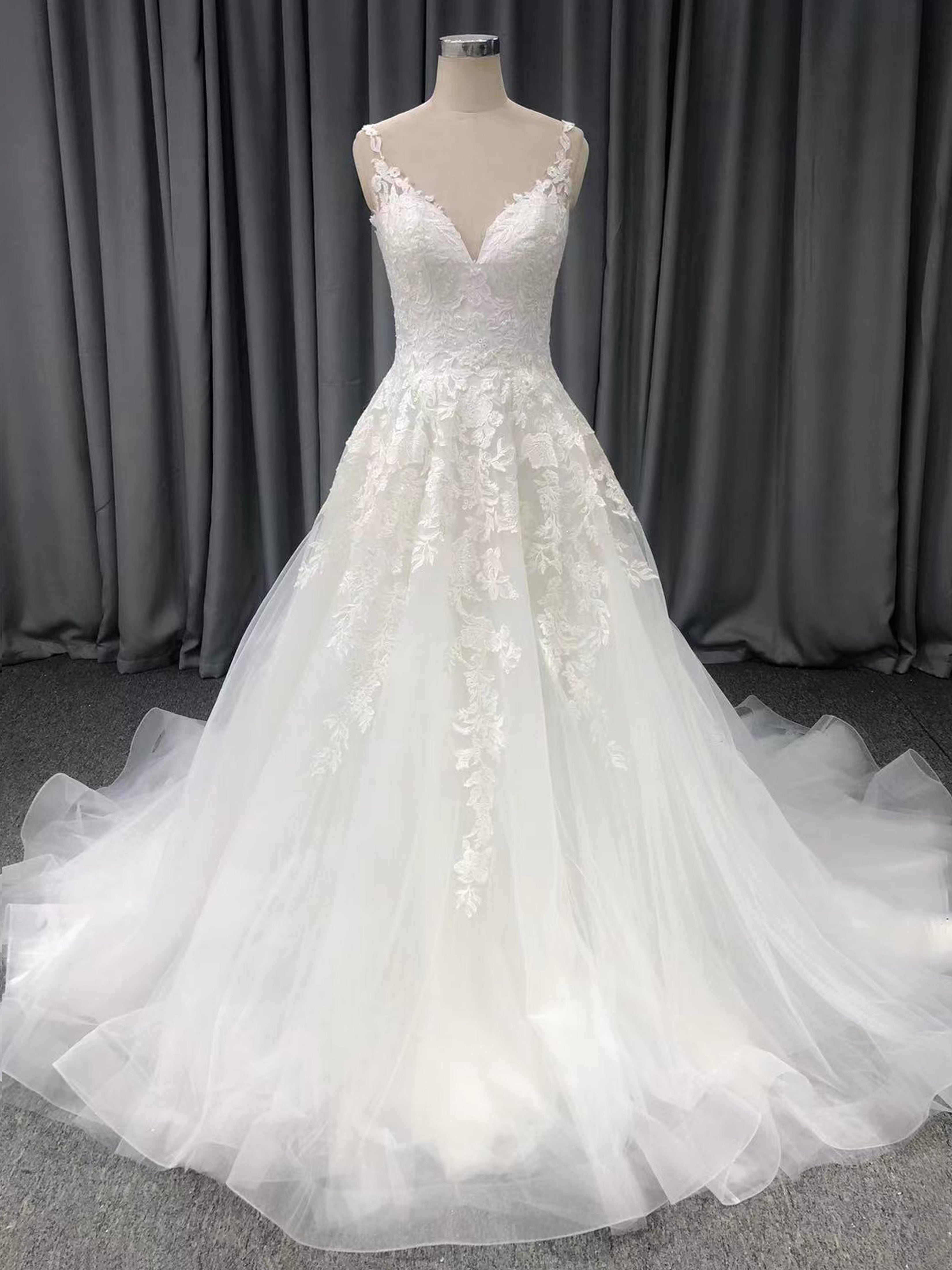 Robe trapèze Col V Dentelle&Tulle Robe de Mariée avec la courte traîne