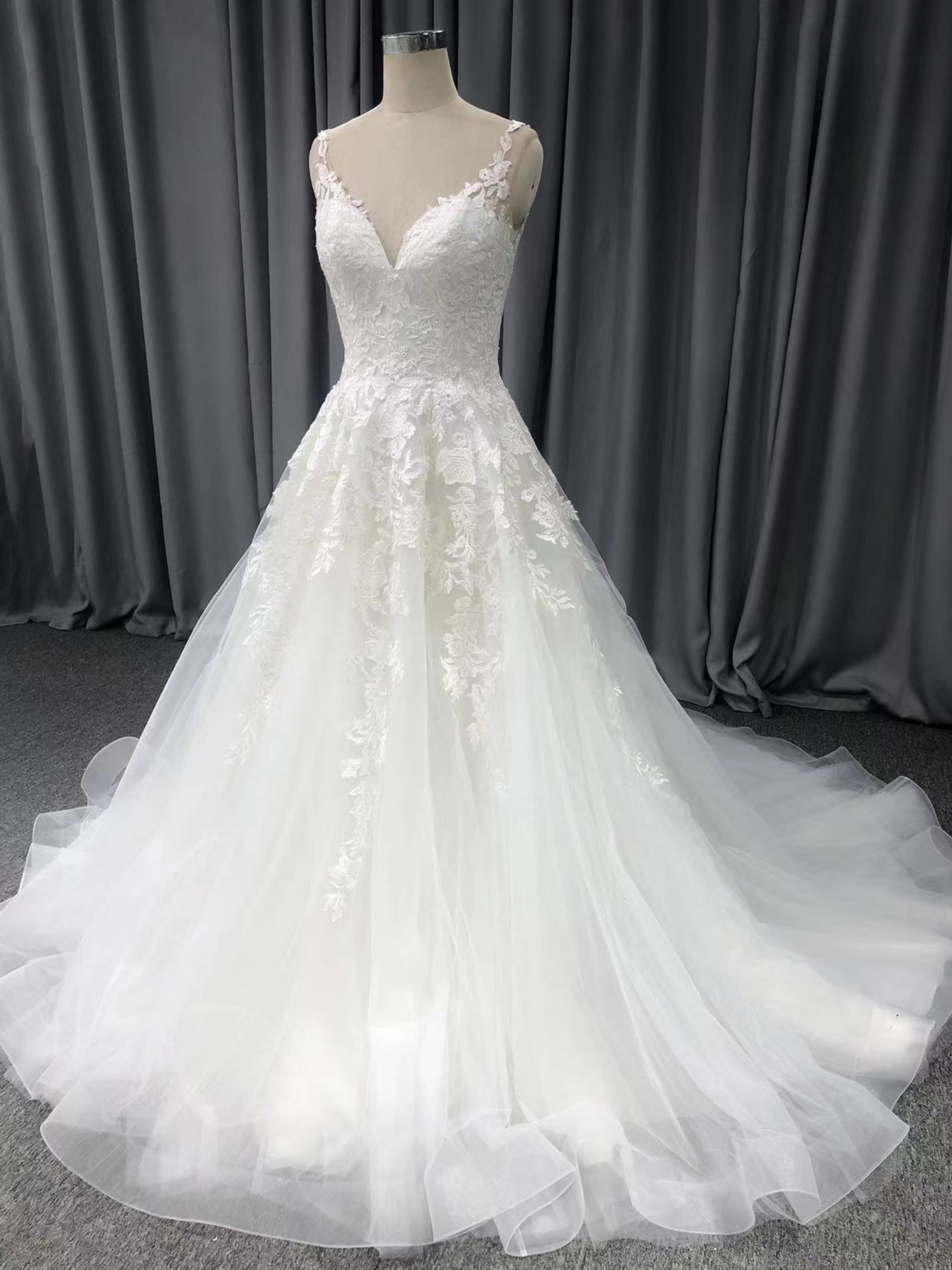 Robe trapèze Col V Dentelle&Tulle Robe de Mariée avec la courte traîne