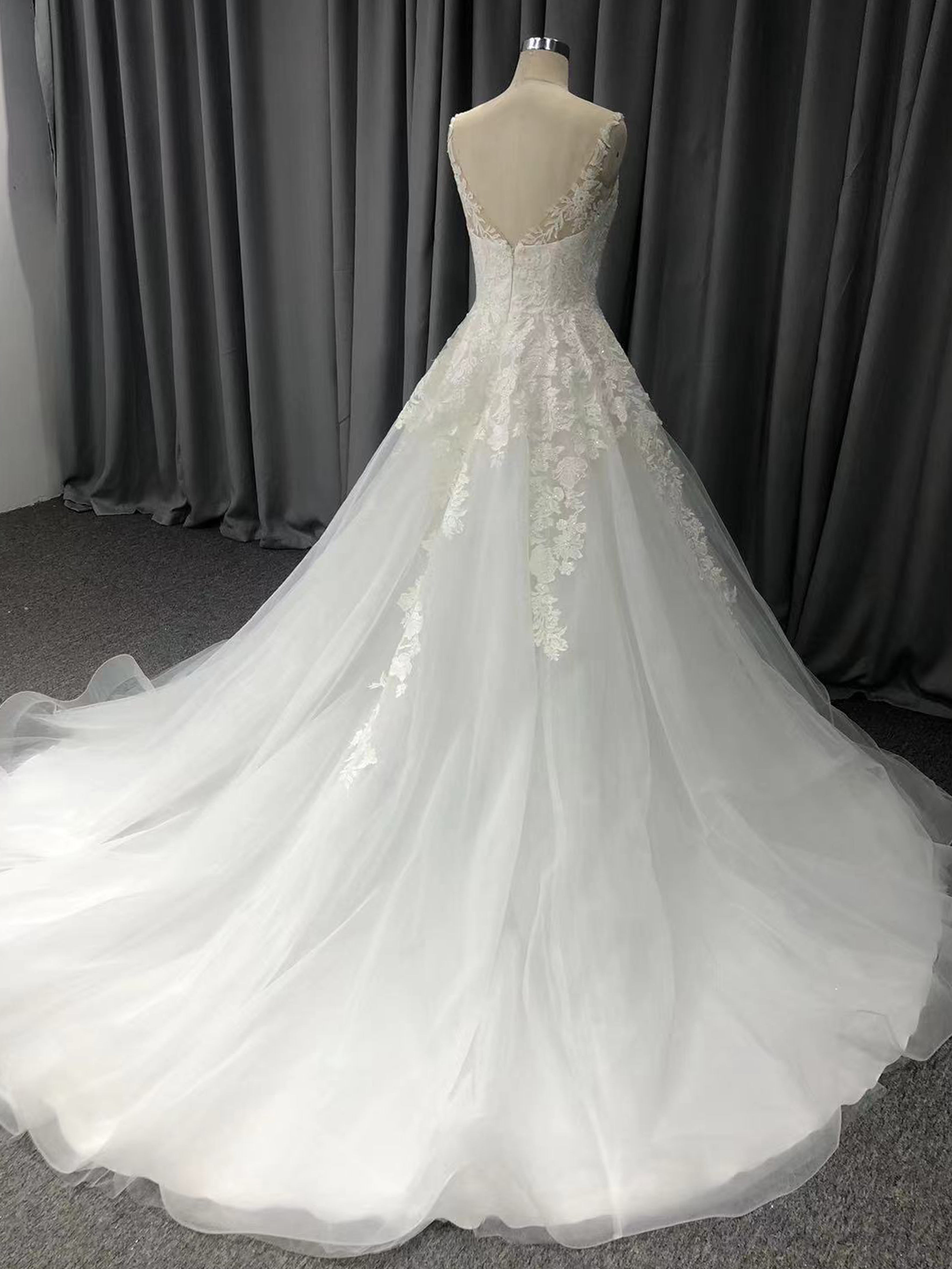 Robe trapèze Col V Dentelle&Tulle Robe de Mariée avec la courte traîne