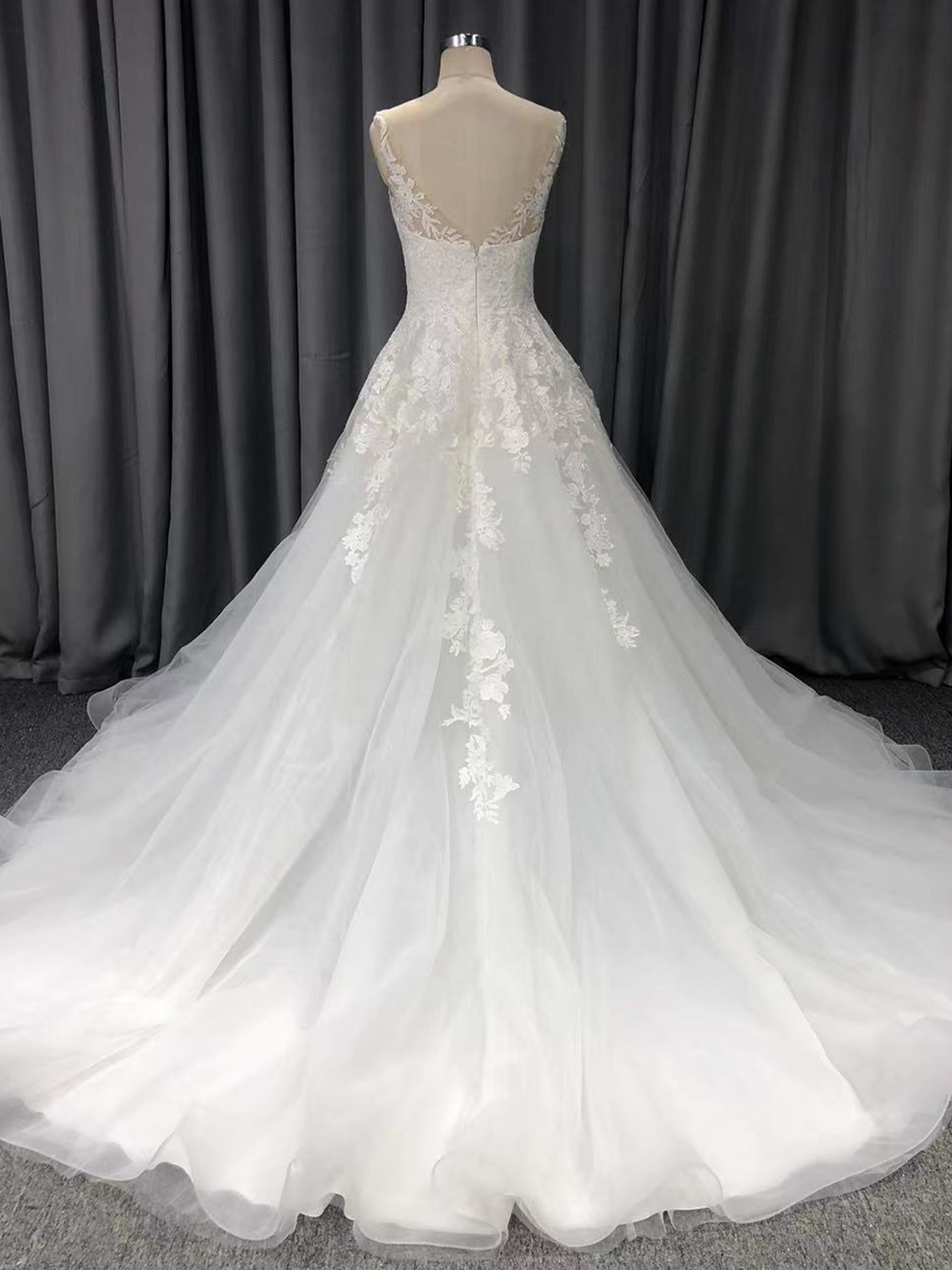 Robe trapèze Col V Dentelle&Tulle Robe de Mariée avec la courte traîne