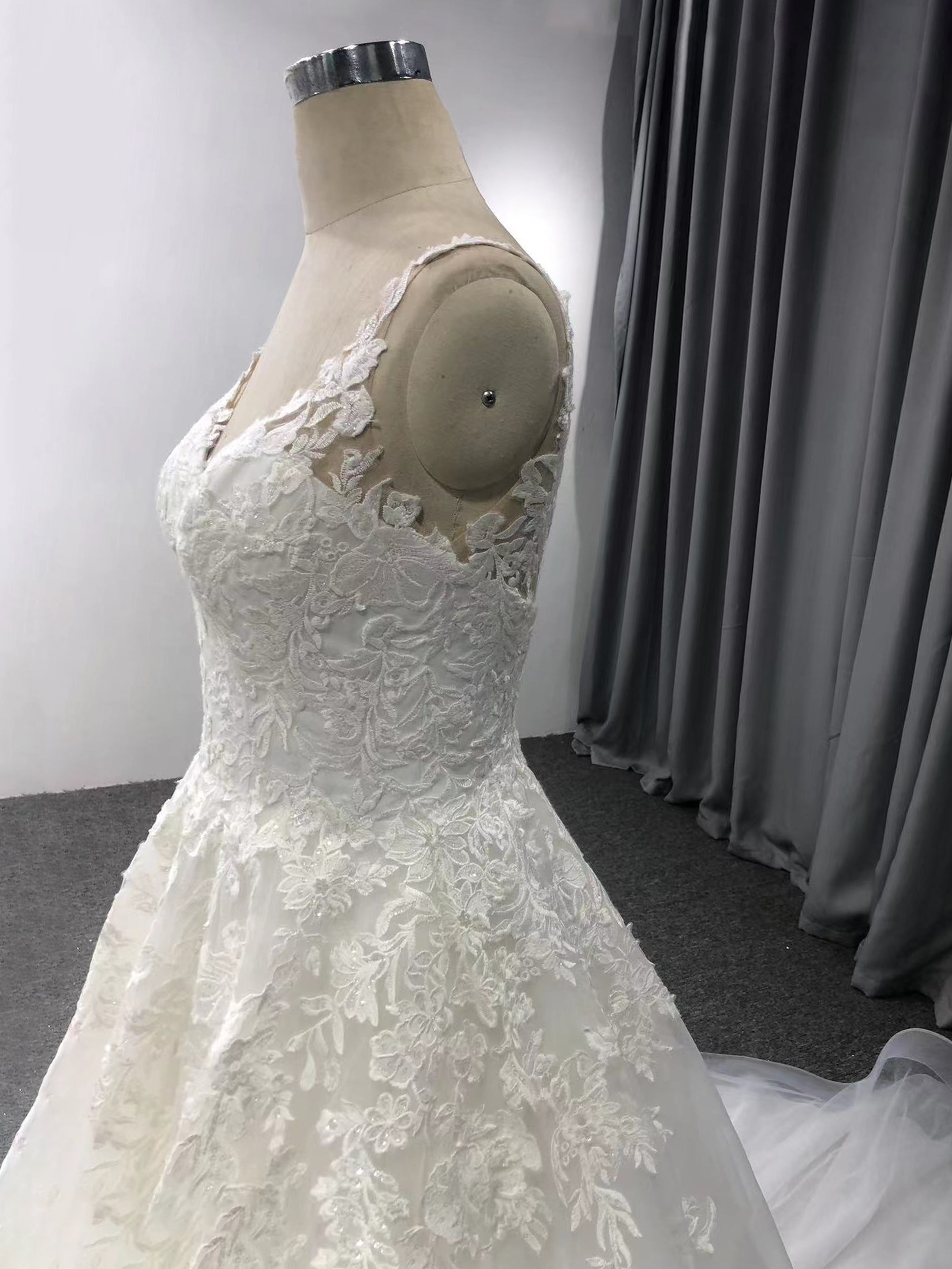 Robe trapèze Col V Dentelle&Tulle Robe de Mariée avec la courte traîne