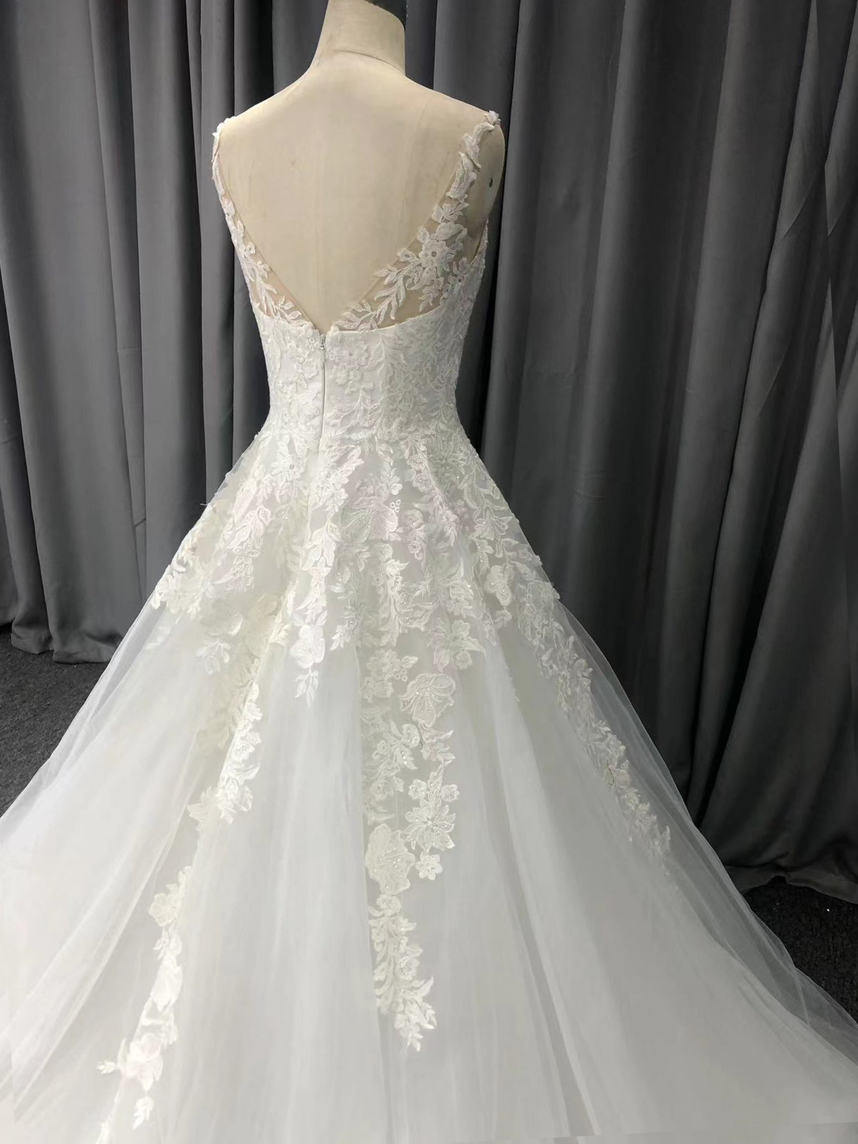 Robe trapèze Col V Dentelle&Tulle Robe de Mariée avec la courte traîne