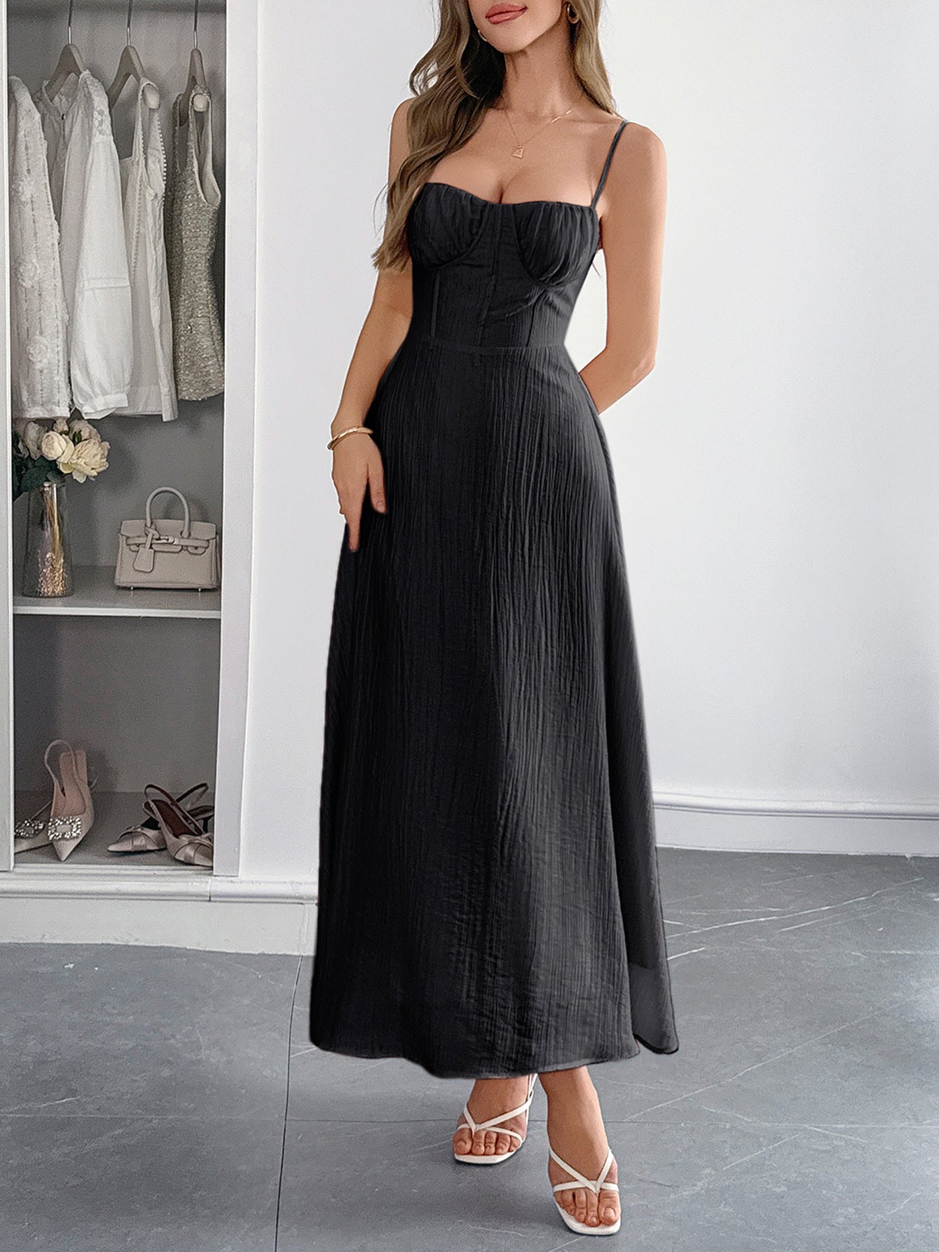 Robe Invitée Mariage Noir à Bretelles Fines Sans Manches