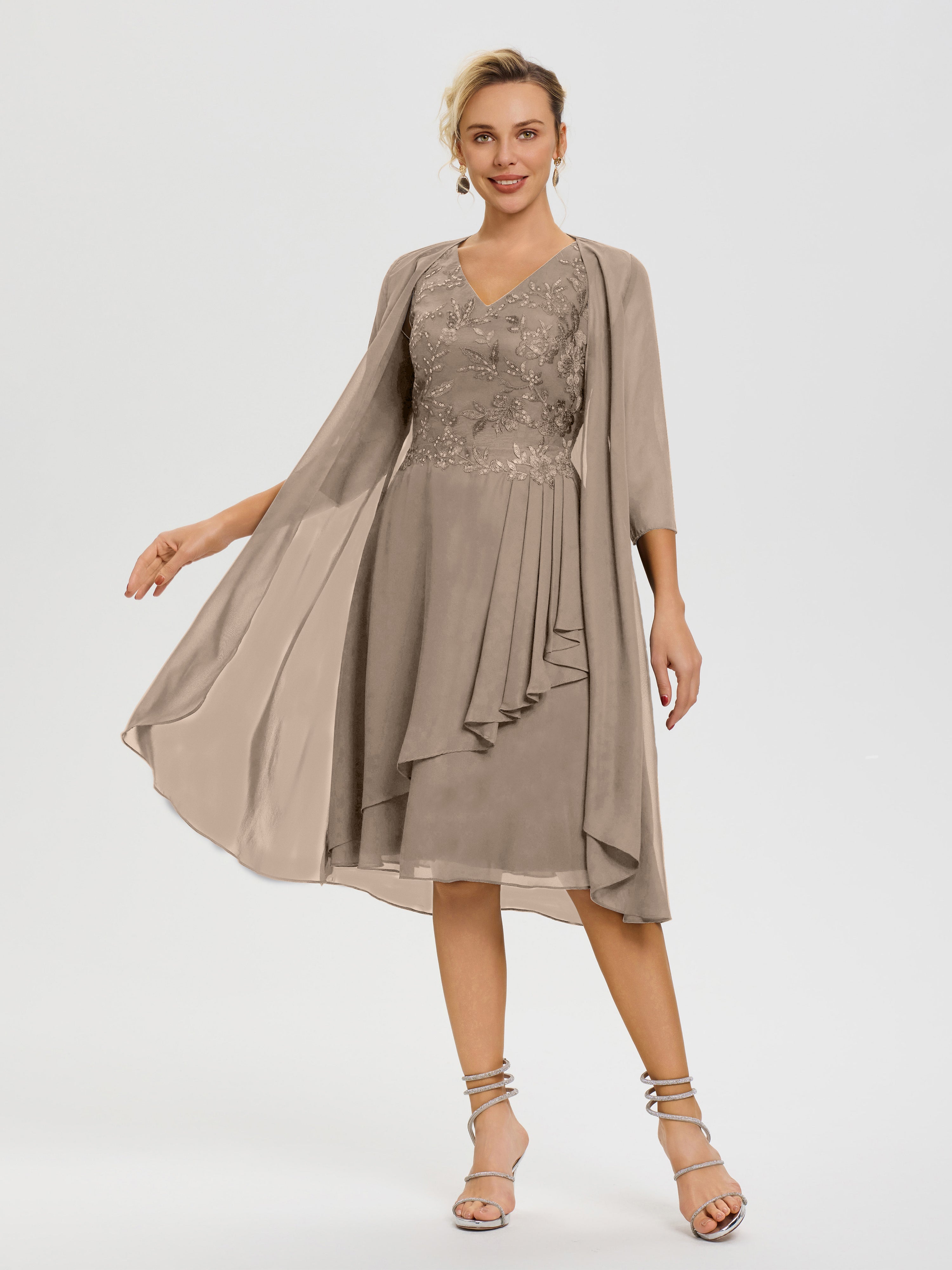 Robe Mère De Marié Taupe 2 Pièces Asymétrique Col V Mousseline & Dentelle Tenue Mère De La Mariée Très Chic