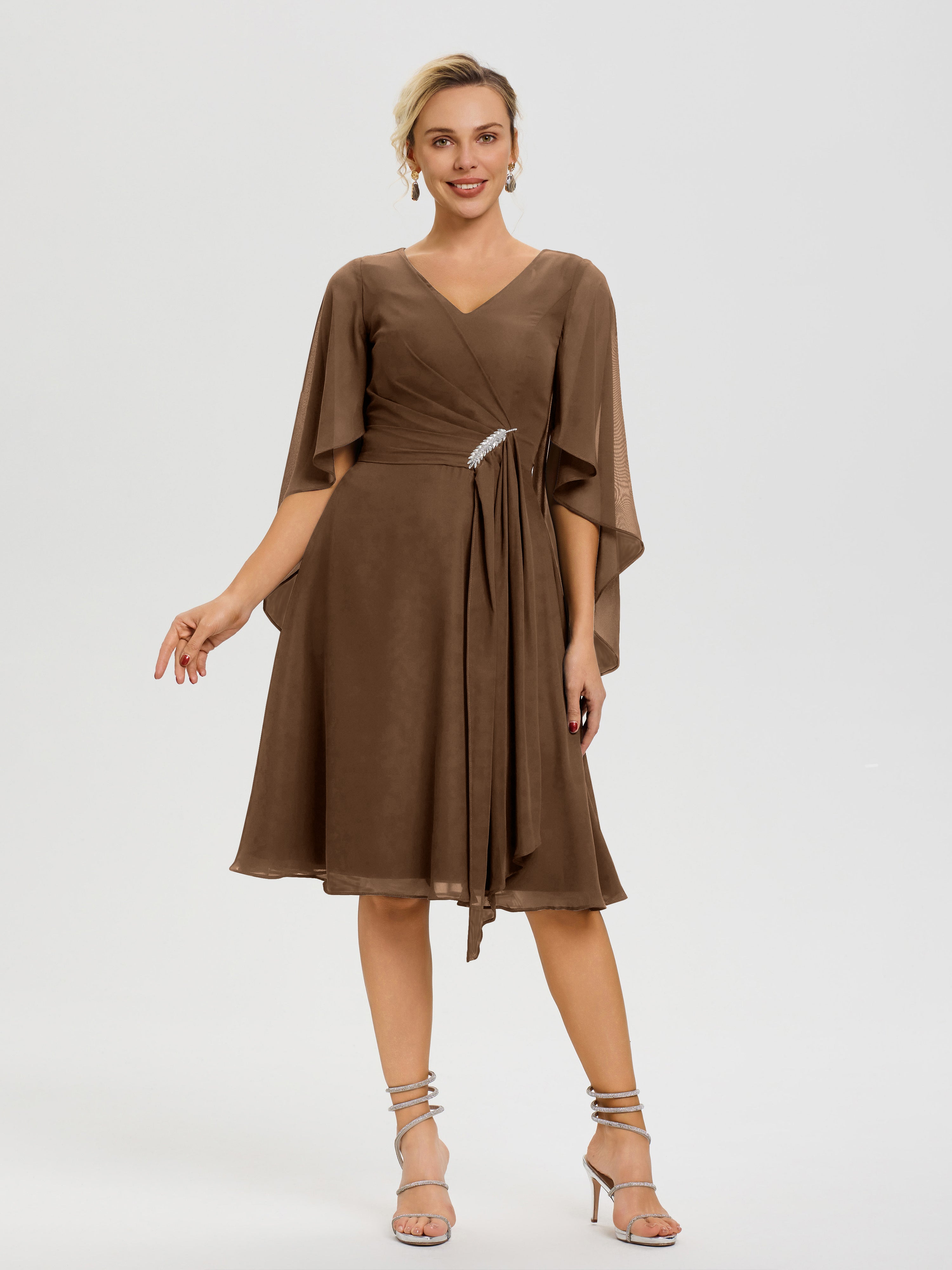 Robe De Cérémonie Mère Du Marié Brun Manches-Asymetrique-Col-V-Mousseline-Robe-Mere-Marie