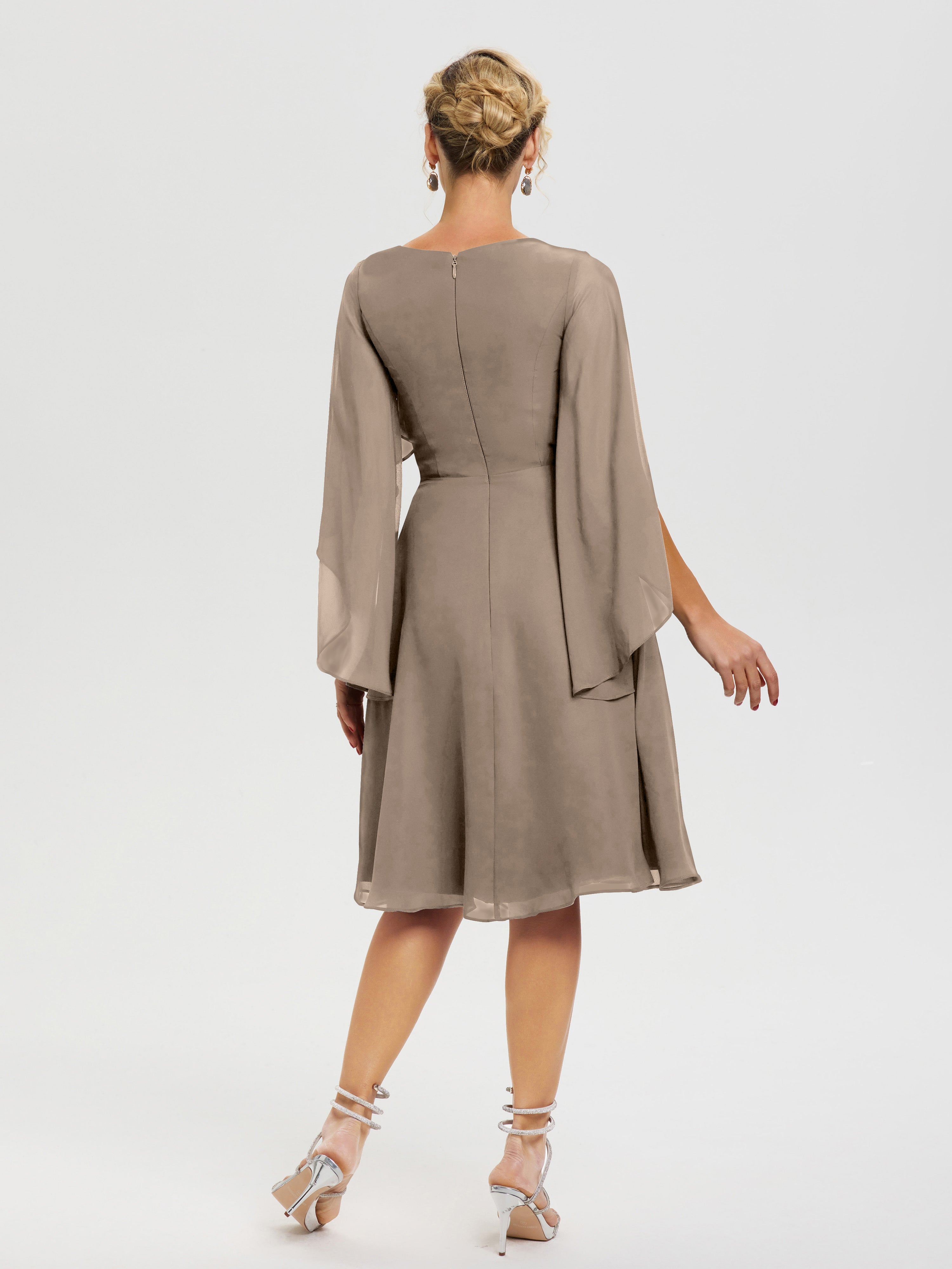 Robe De Cérémonie Mère Du Marié Taupe Manches Asymétrique Col V Mousseline Robe Mère Marié