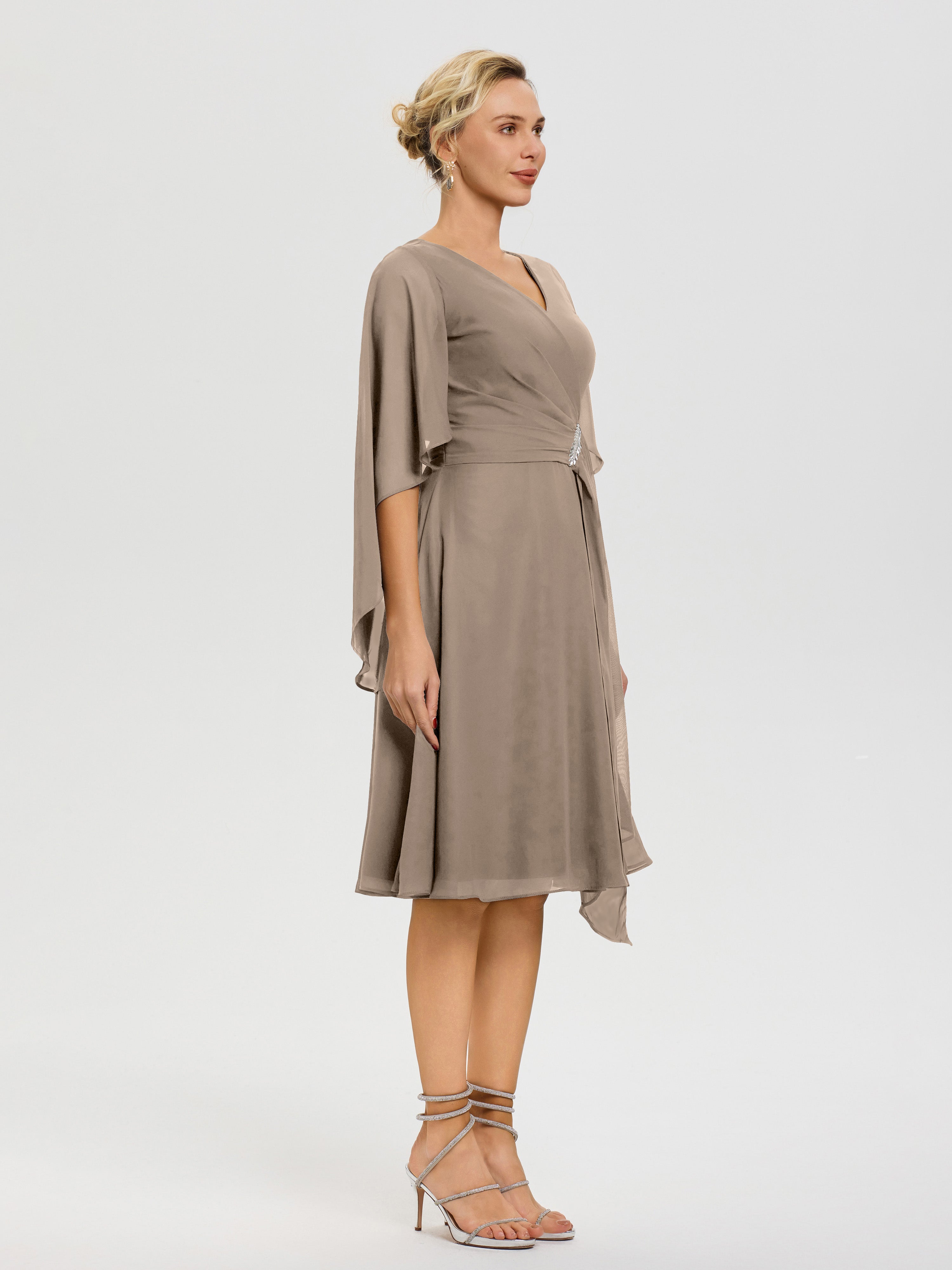 Robe De Cérémonie Mère Du Marié Taupe Manches Asymétrique Col V Mousseline Robe Mère Marié
