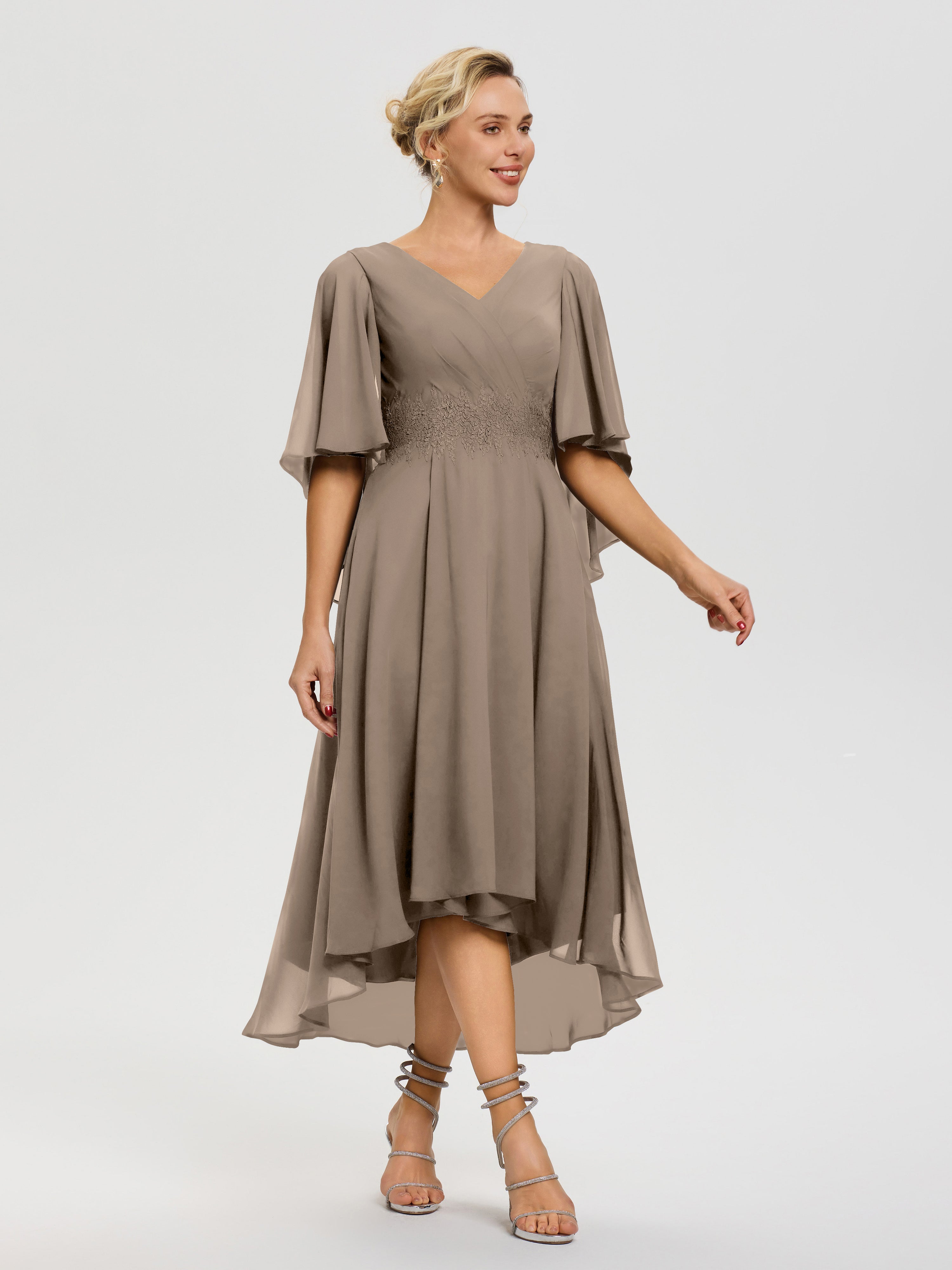Robe Pour Mère De Mariée Taupe Col V Mousseline & Dentelle Manches Asymétrique Robe Pour Mère De Mariée