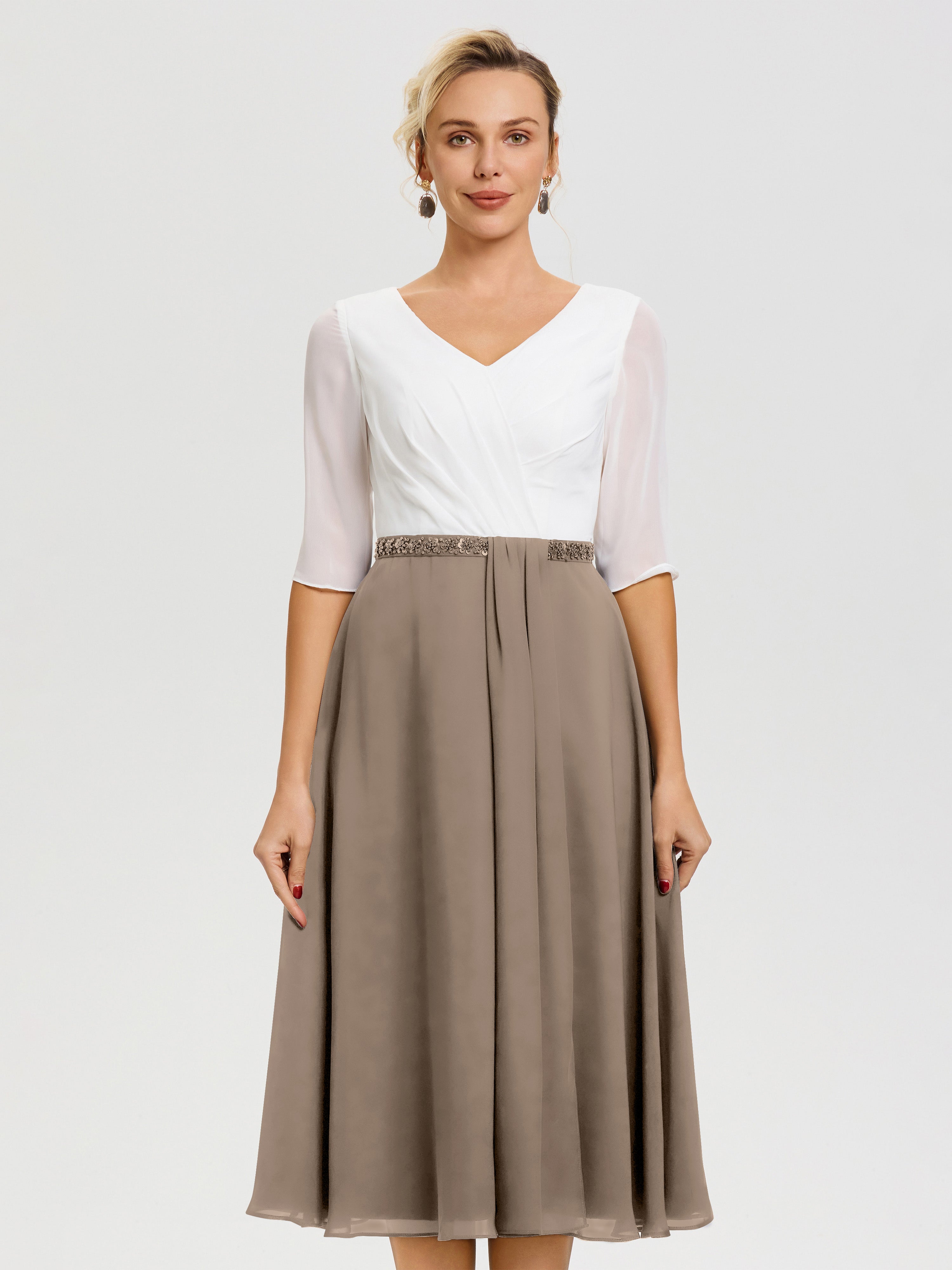 Robe Chic Mère De La Mariée Taupe Col V Mousseline & Dentelle Demi Manches Robe De La Mère Du Marié