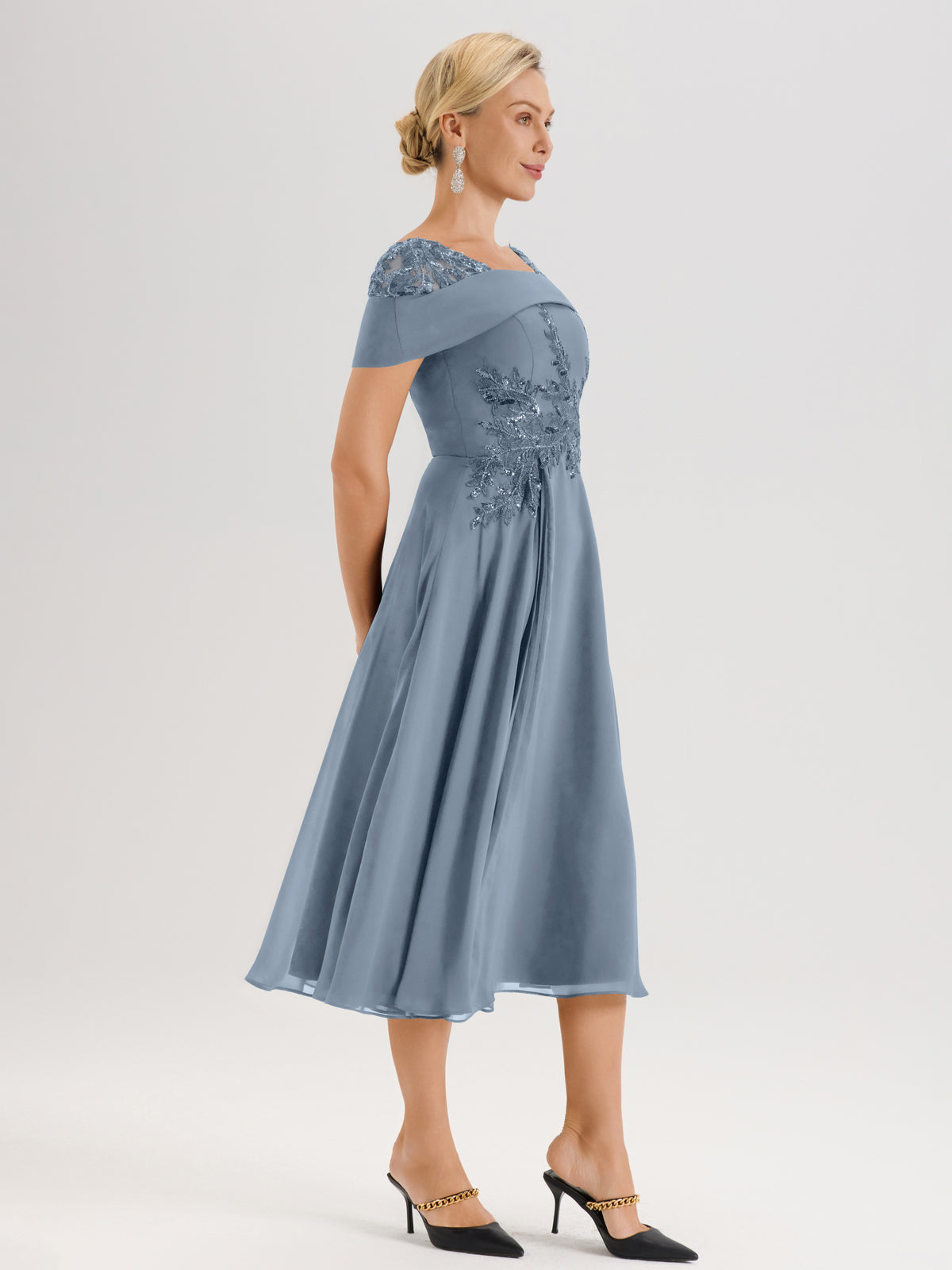 Cicinia Robe Trapèze Pour Mère De La Mariée Bleu Poudré En Mousseline Et Dentelle Col Carré Manches Courtes Longueur Mi-Mollet